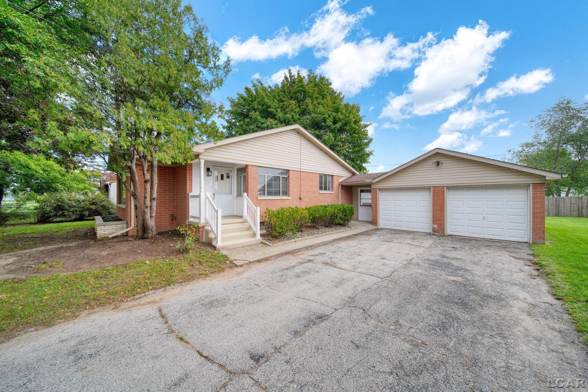 Photo 3 of Single family home for sale at 2937 Airport Rd, Adrian, MI 49221 | MLS# 56050222957 | Listing updated on 2026-10-06