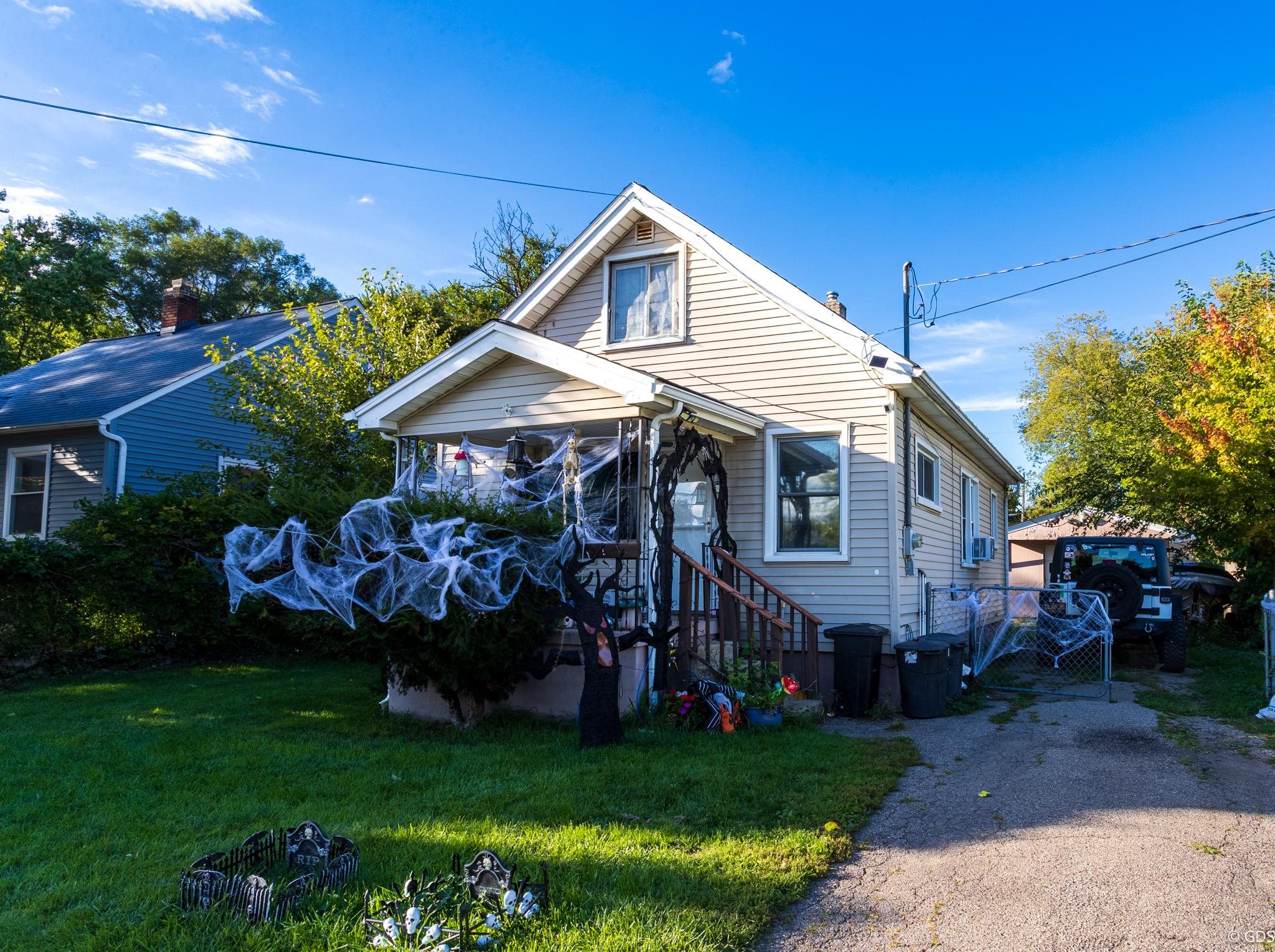 1497 Connell Street
