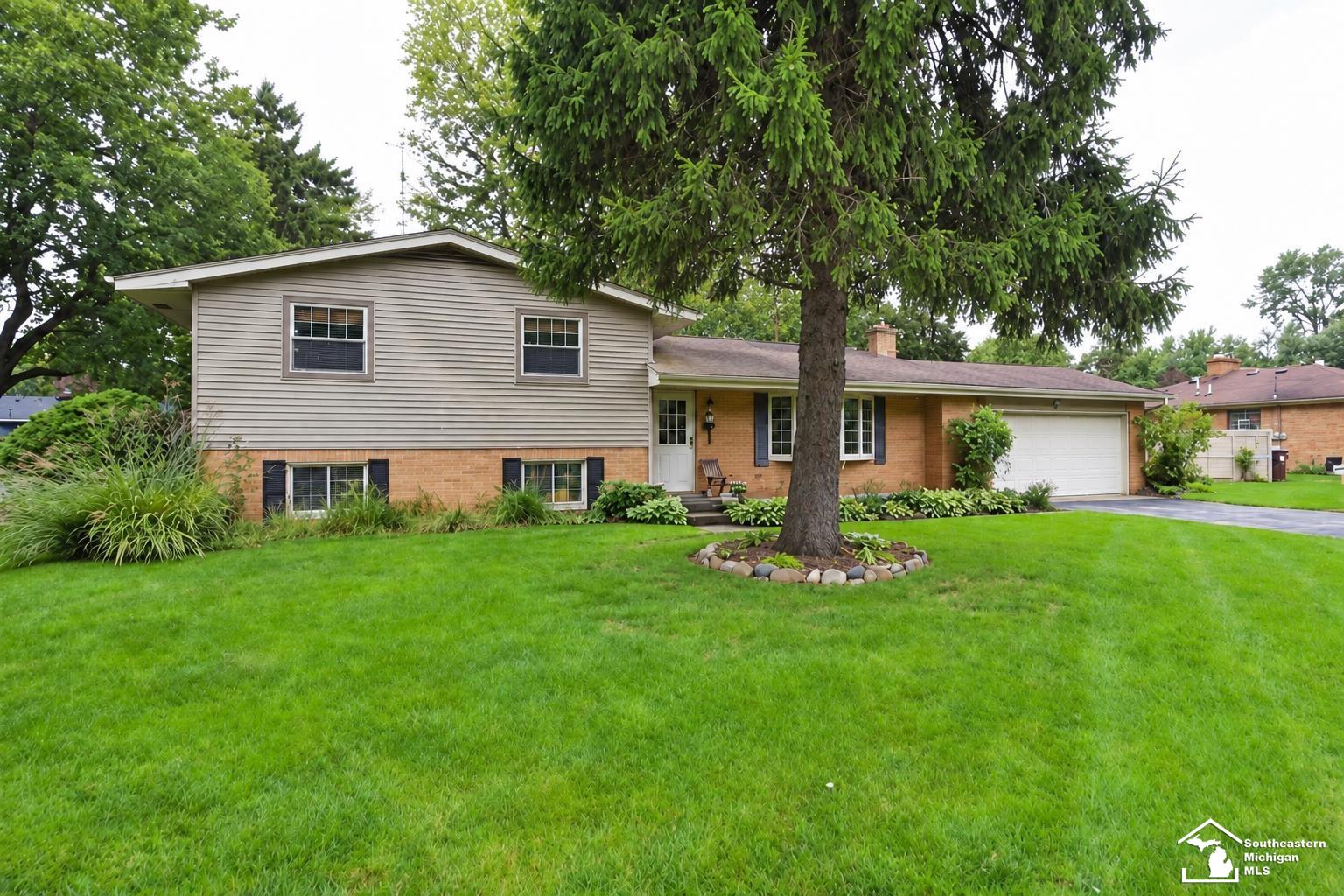 Photo 1 of Sale Pending at 9121 Clover Dr, Temperance, MI 48182 | MLS# 57050222983 | Listing updated on 2026-09-30