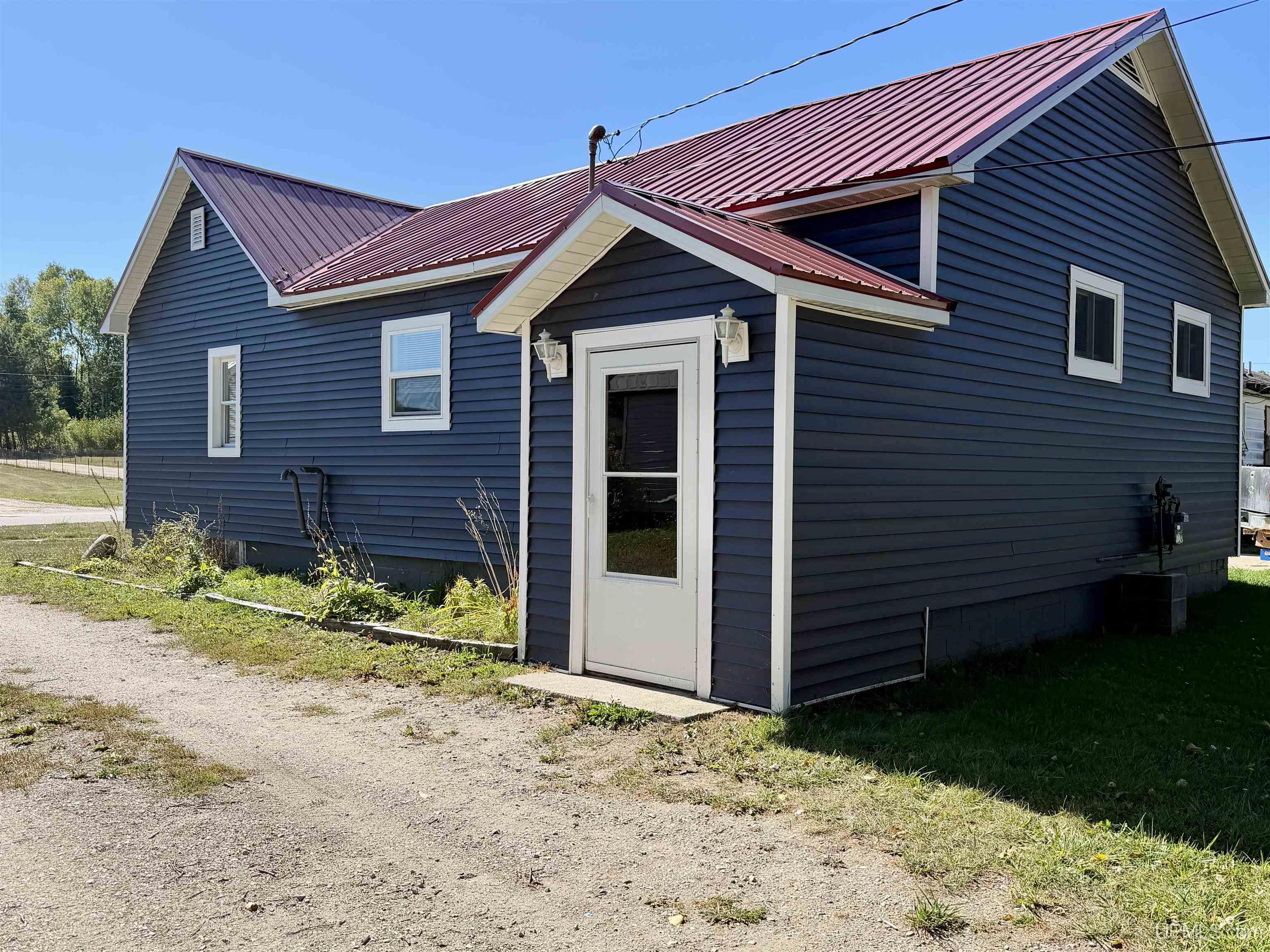 Photo 2 of Single family home for sale at 208 W Victory Way, Newberry, MI 49868 | MLS# 50222992 | Listing updated on 2026-09-27