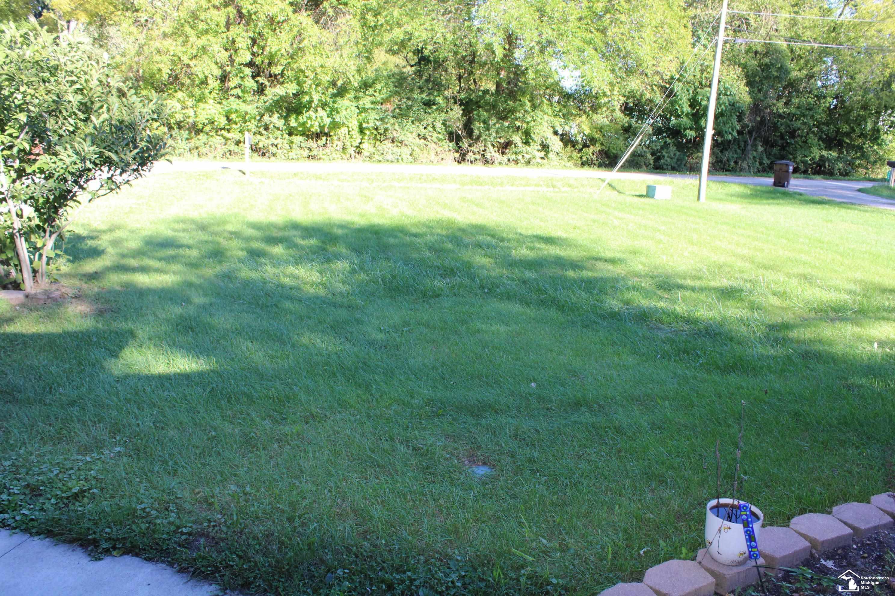 Photo 3 of Single family home for sale at 9919 Minx Rd, Temperance, MI 48182 | MLS# 57050222994 | Listing updated on 2026-09-28