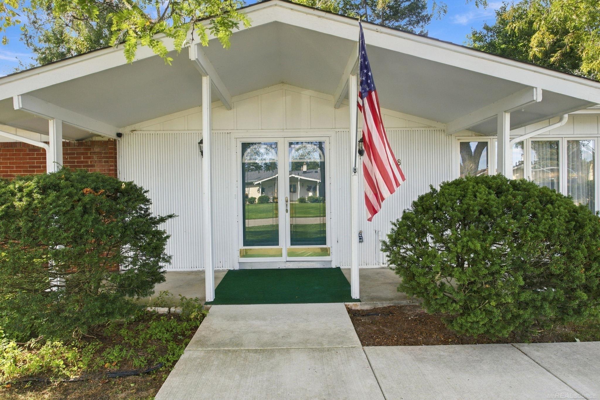 Photo 1 of Sale Pending at 8318 Carriage Hl Dr, Shelby Township, MI 48317 | MLS# 58050222999 | Listing updated on 2026-09-29