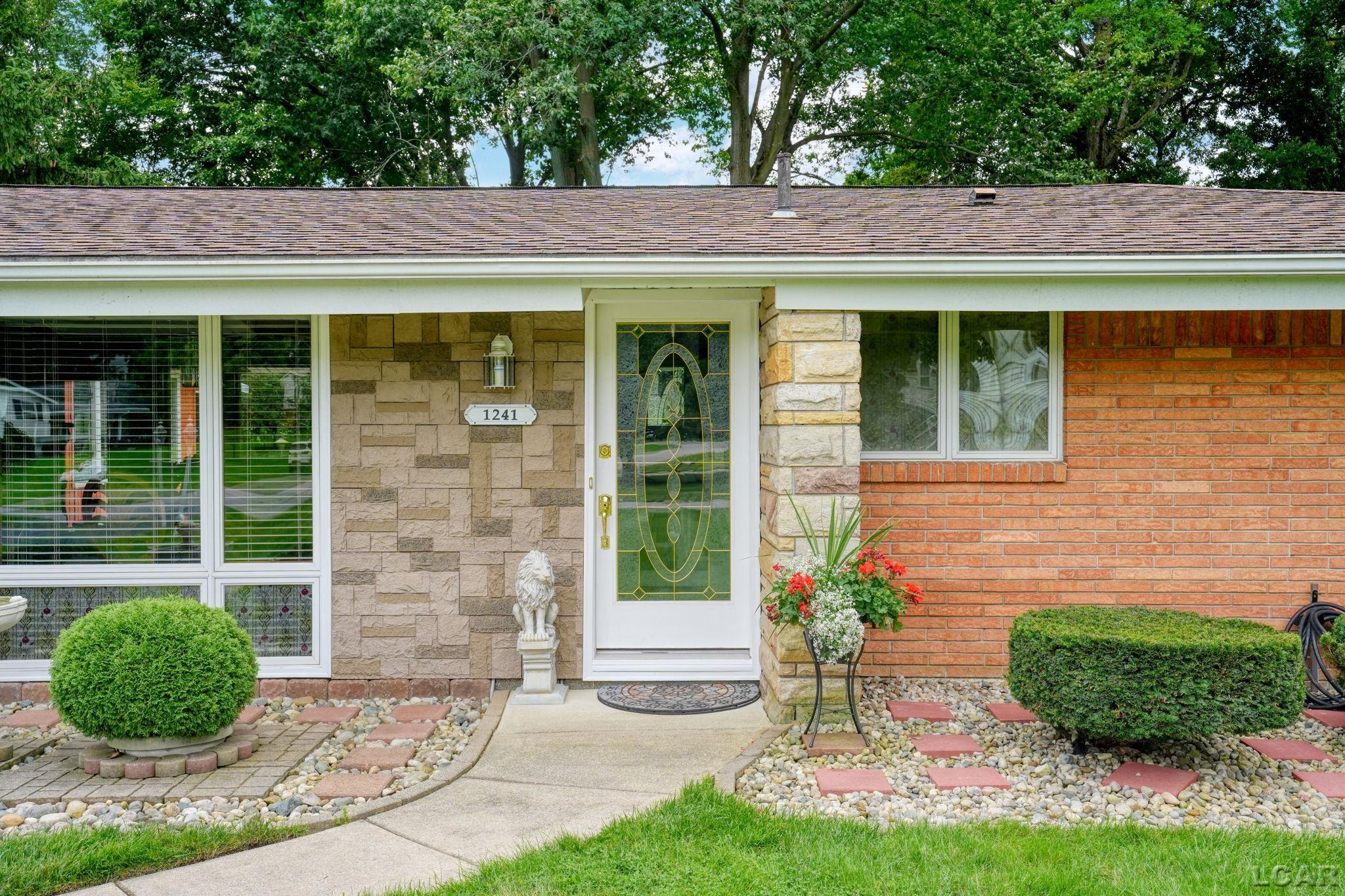 Photo 3 of Single family home for sale at 1241 E Oregon Rd, Adrian, MI 49221 | MLS# 56050223007 | Listing updated on 2026-09-28