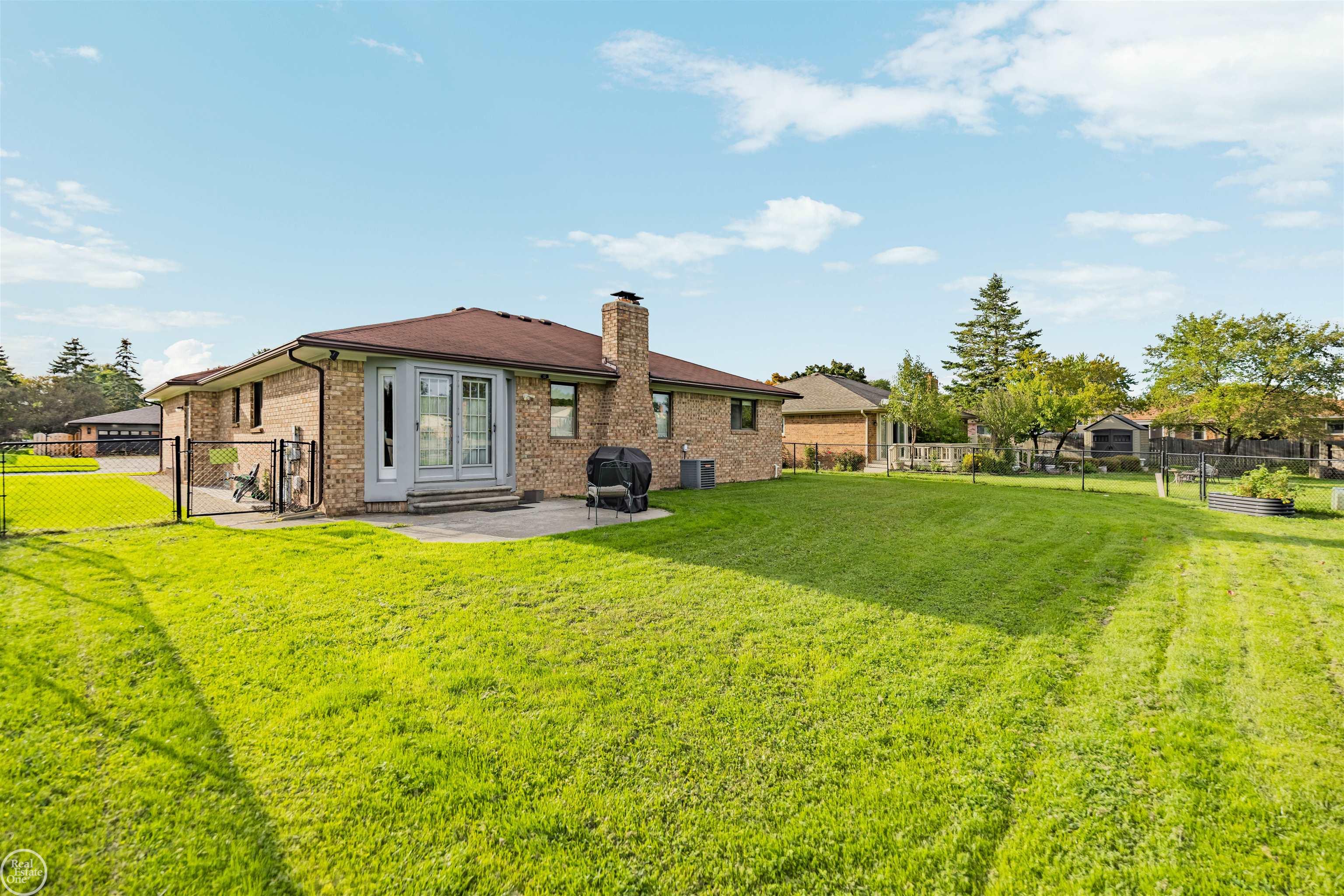 Photo 4 of Single family home for sale at 40802 Karen Ct, Clinton Township, MI 48038 | MLS# 58050223012 | Listing updated on 2026-10-06