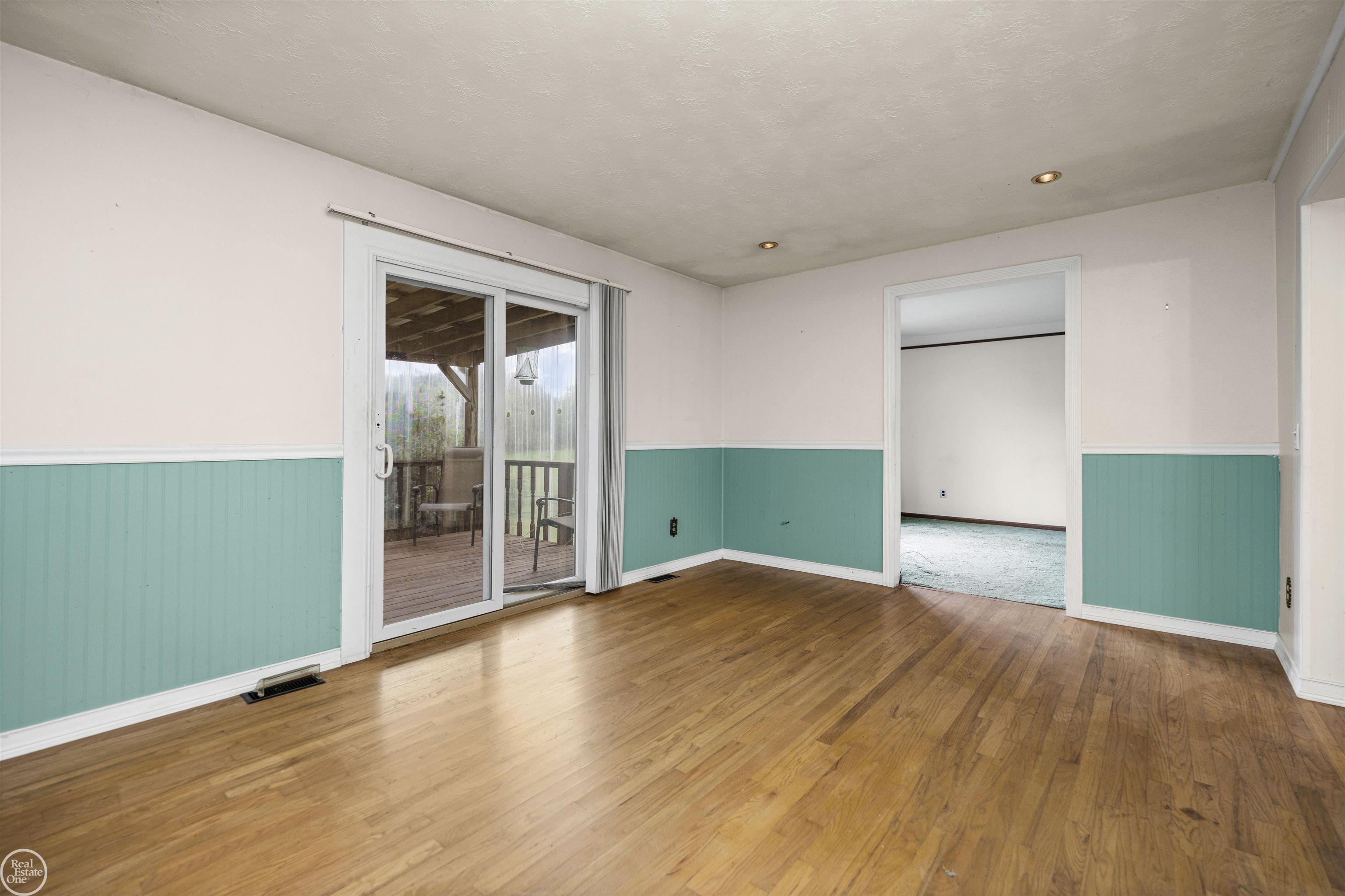 238 Parkwood Drive photo 11