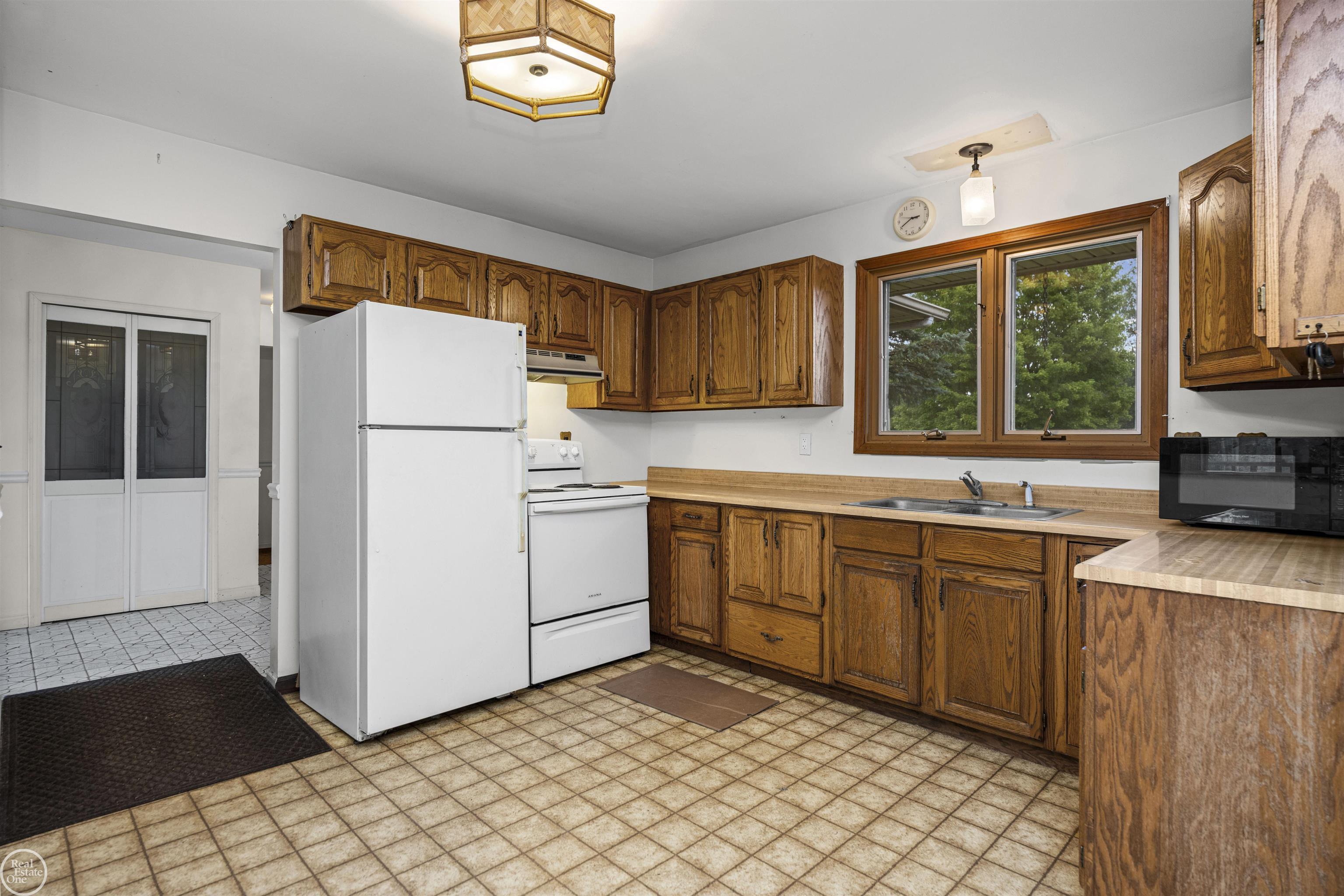 238 Parkwood Drive photo 15