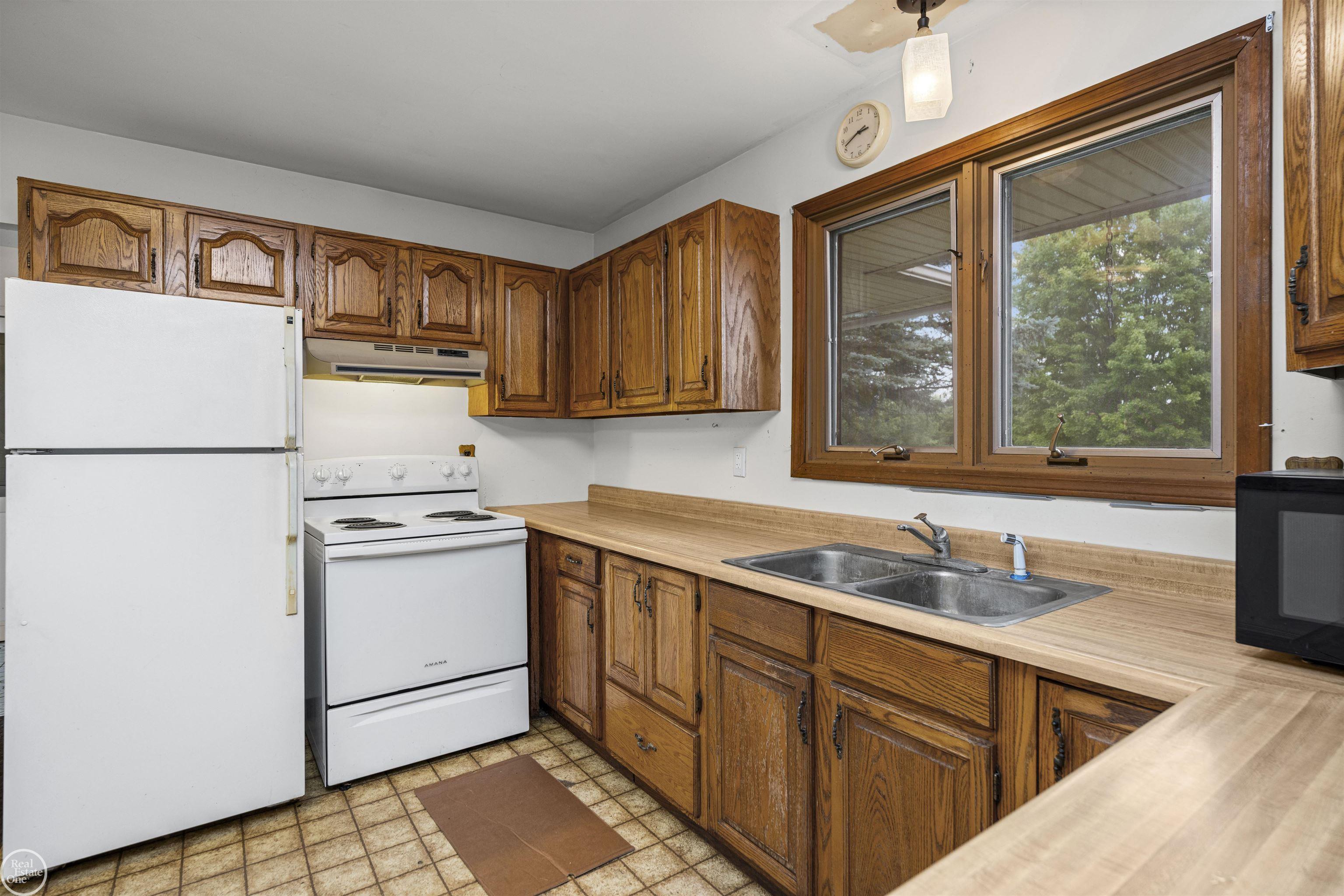 238 Parkwood Drive photo 16