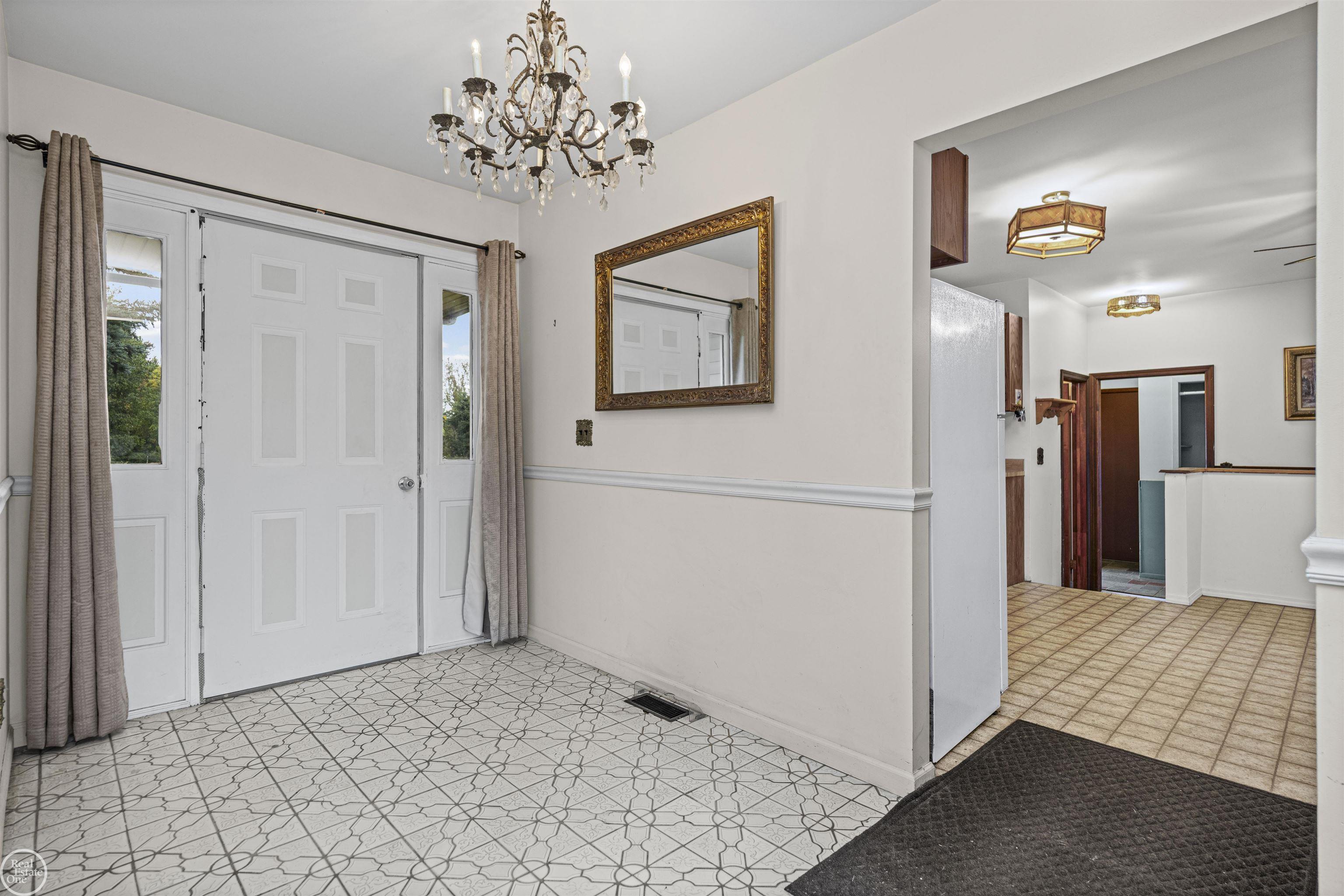 238 Parkwood Drive photo 3