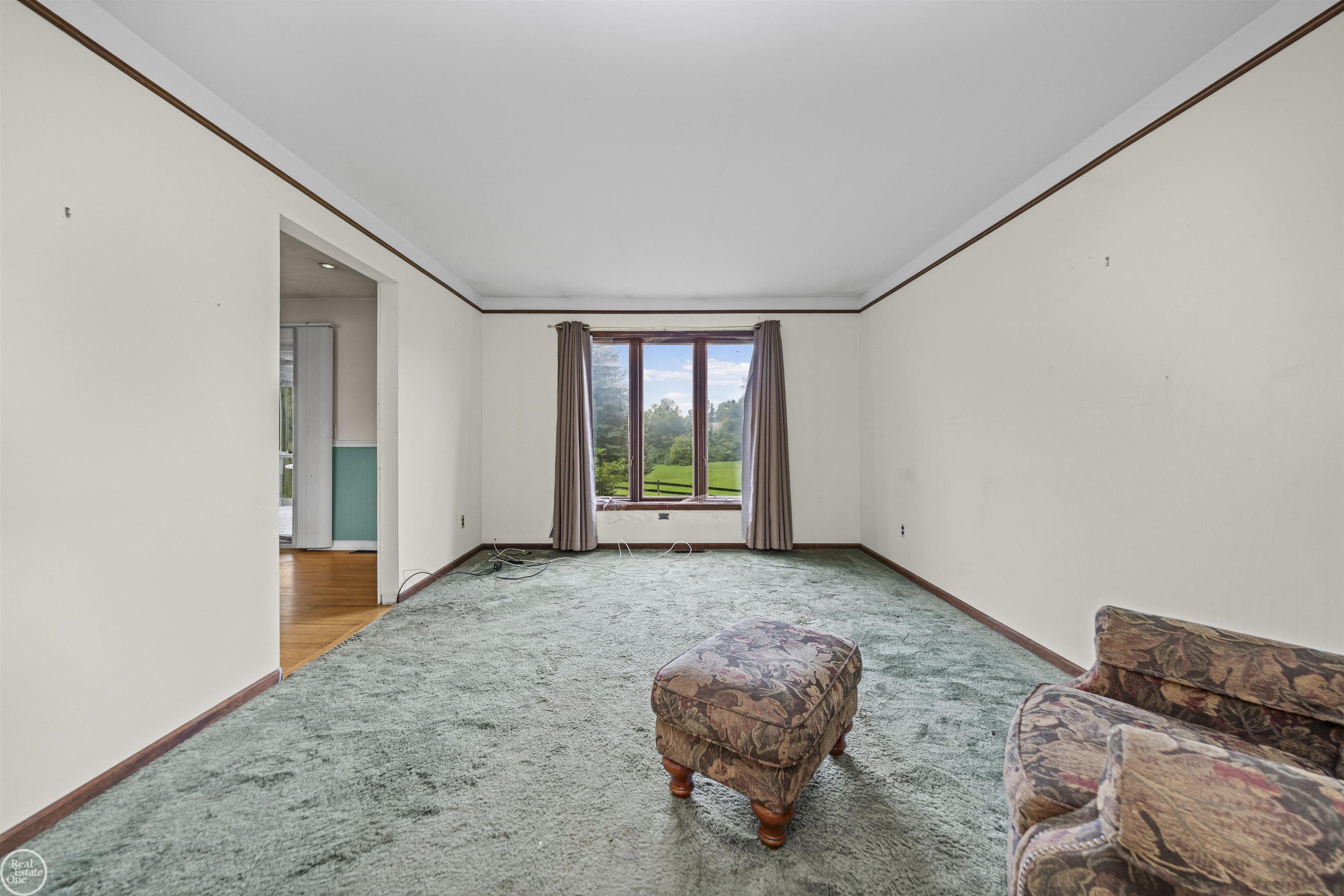 238 Parkwood Drive photo 4