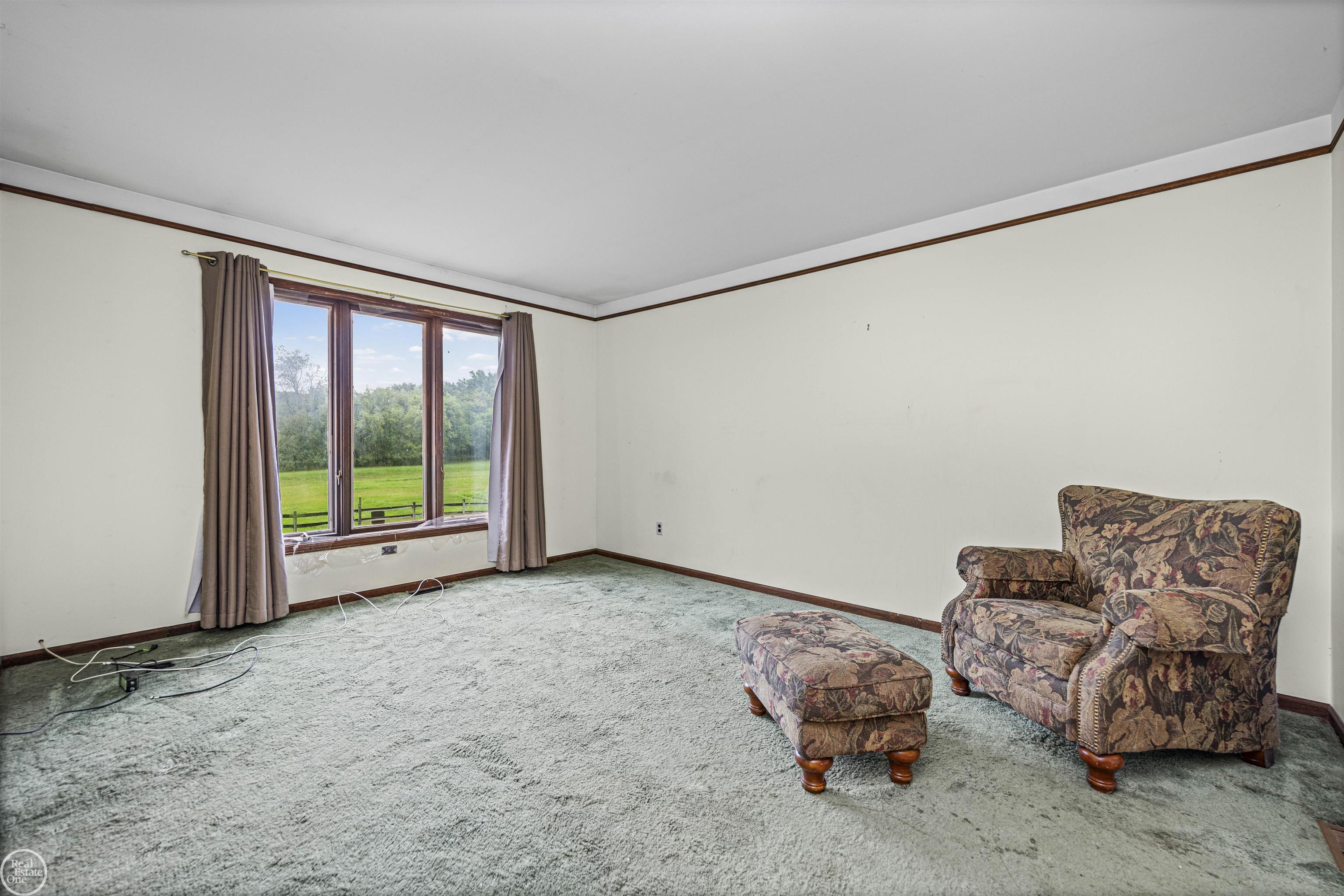 238 Parkwood Drive photo 5