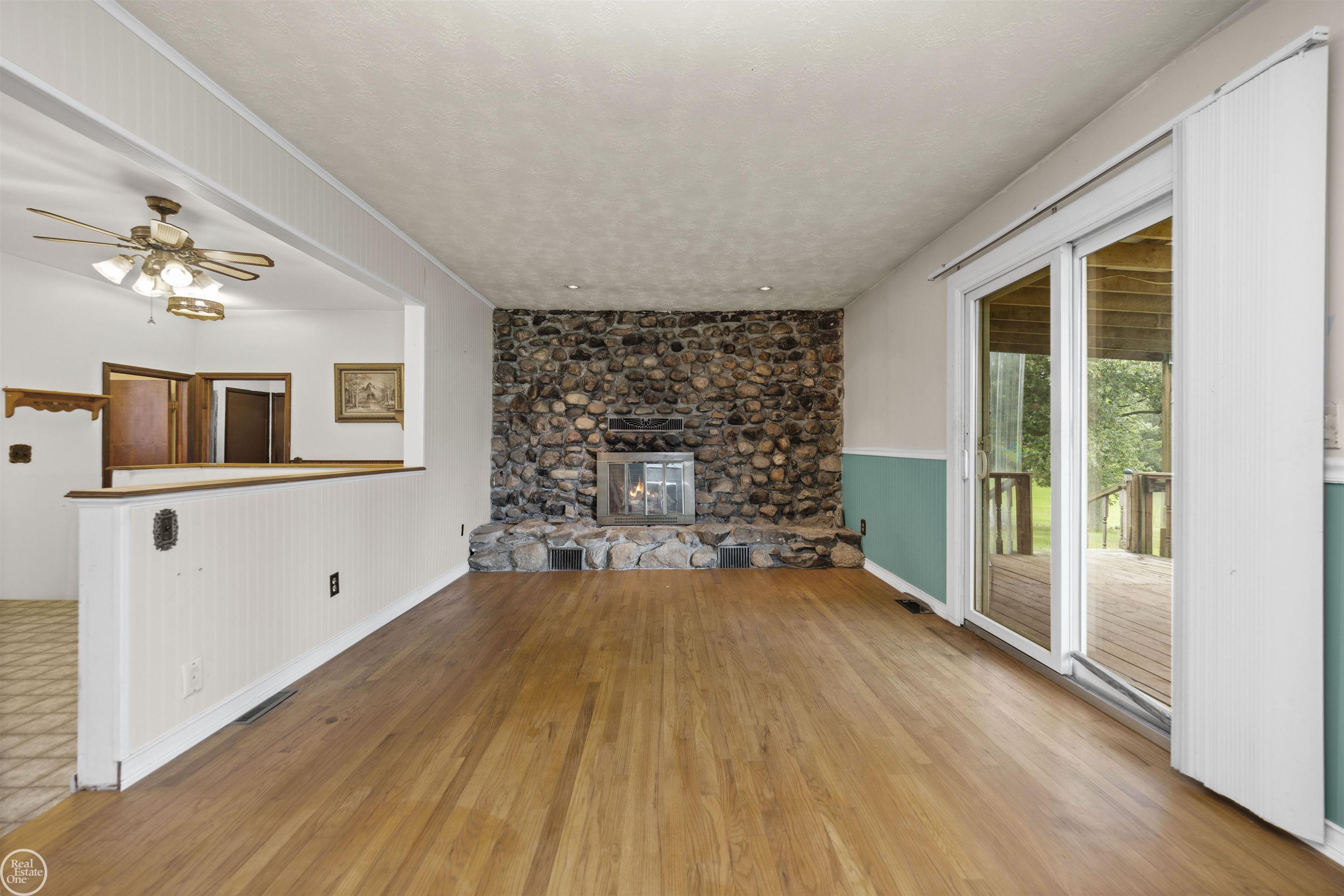 238 Parkwood Drive photo 8
