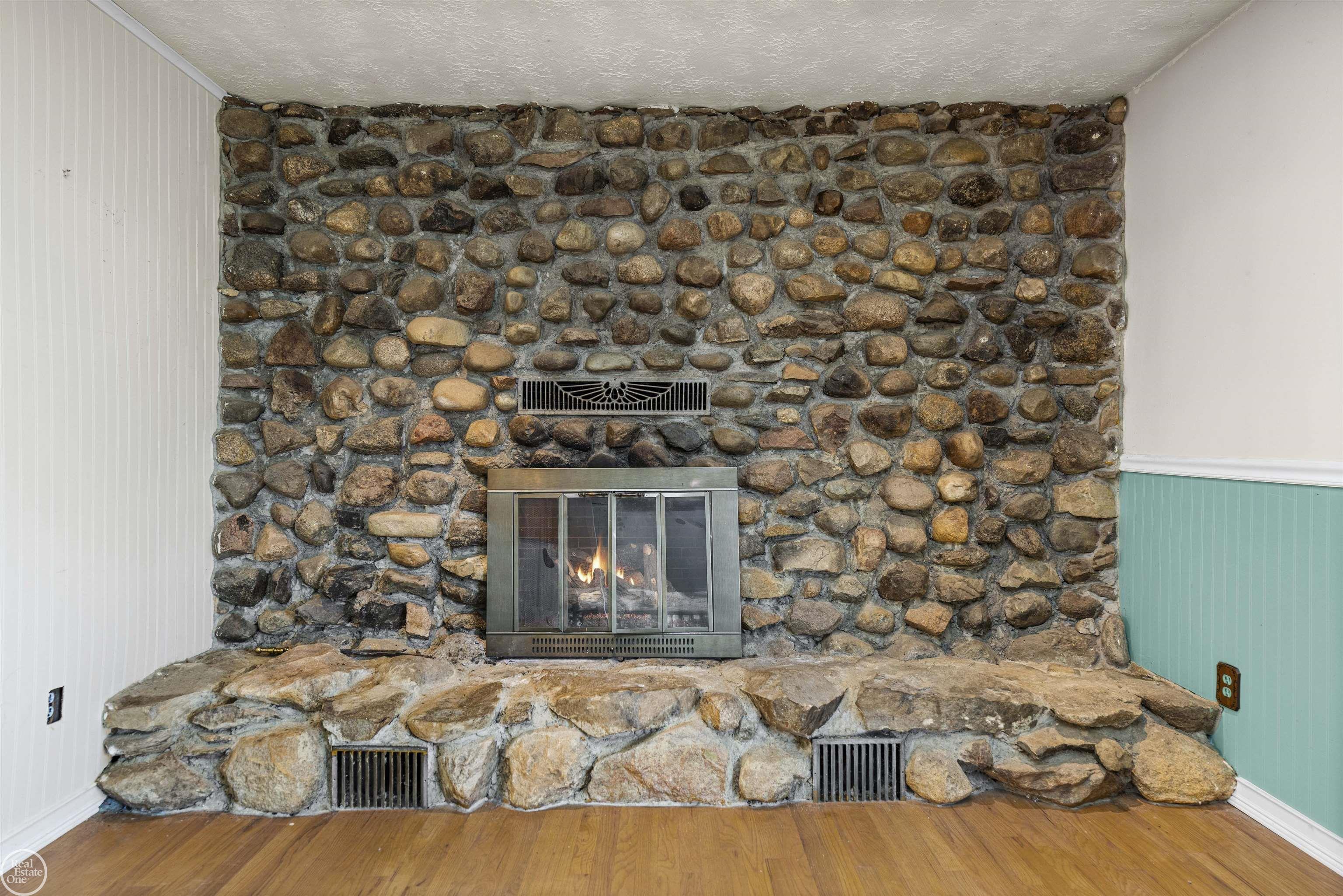 238 Parkwood Drive photo 10