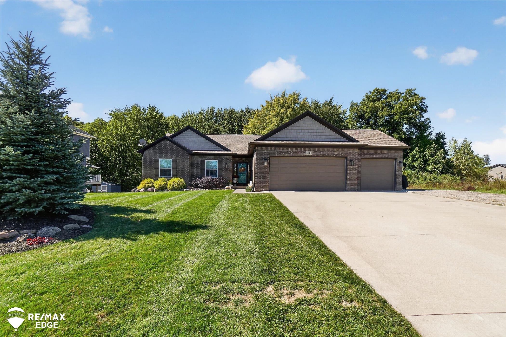 Photo 1 of Single family home for sale at 8308 Peninsula Cir, Grand Blanc, MI 48439 | MLS# 5050223022 | Listing updated on 2026-10-02