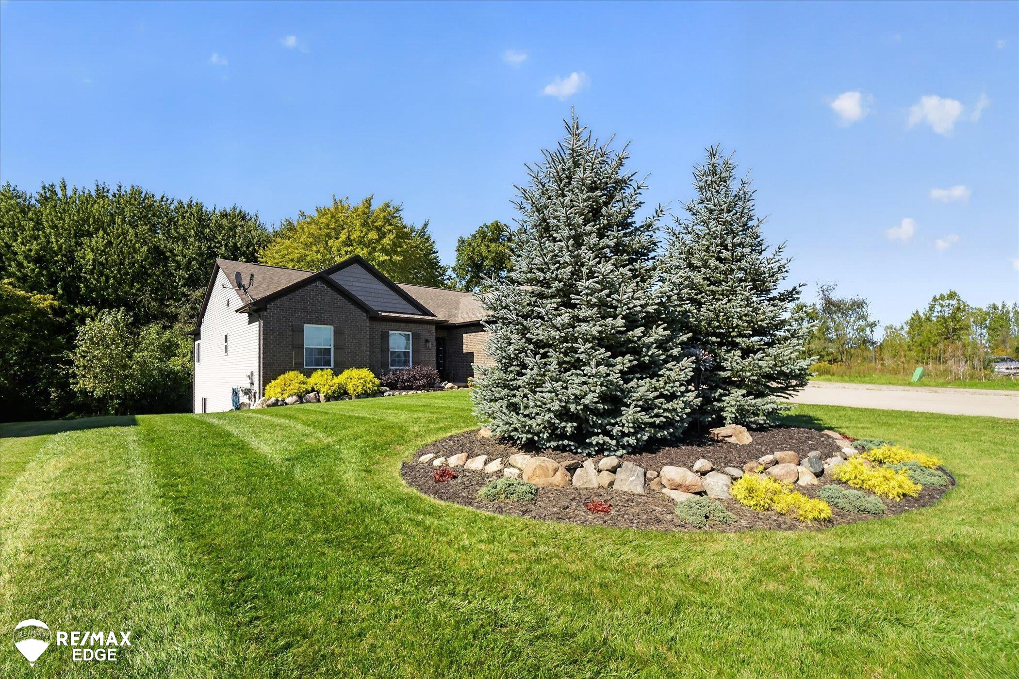 Photo 2 of Single family home for sale at 8308 Peninsula Cir, Grand Blanc, MI 48439 | MLS# 5050223022 | Listing updated on 2026-10-02
