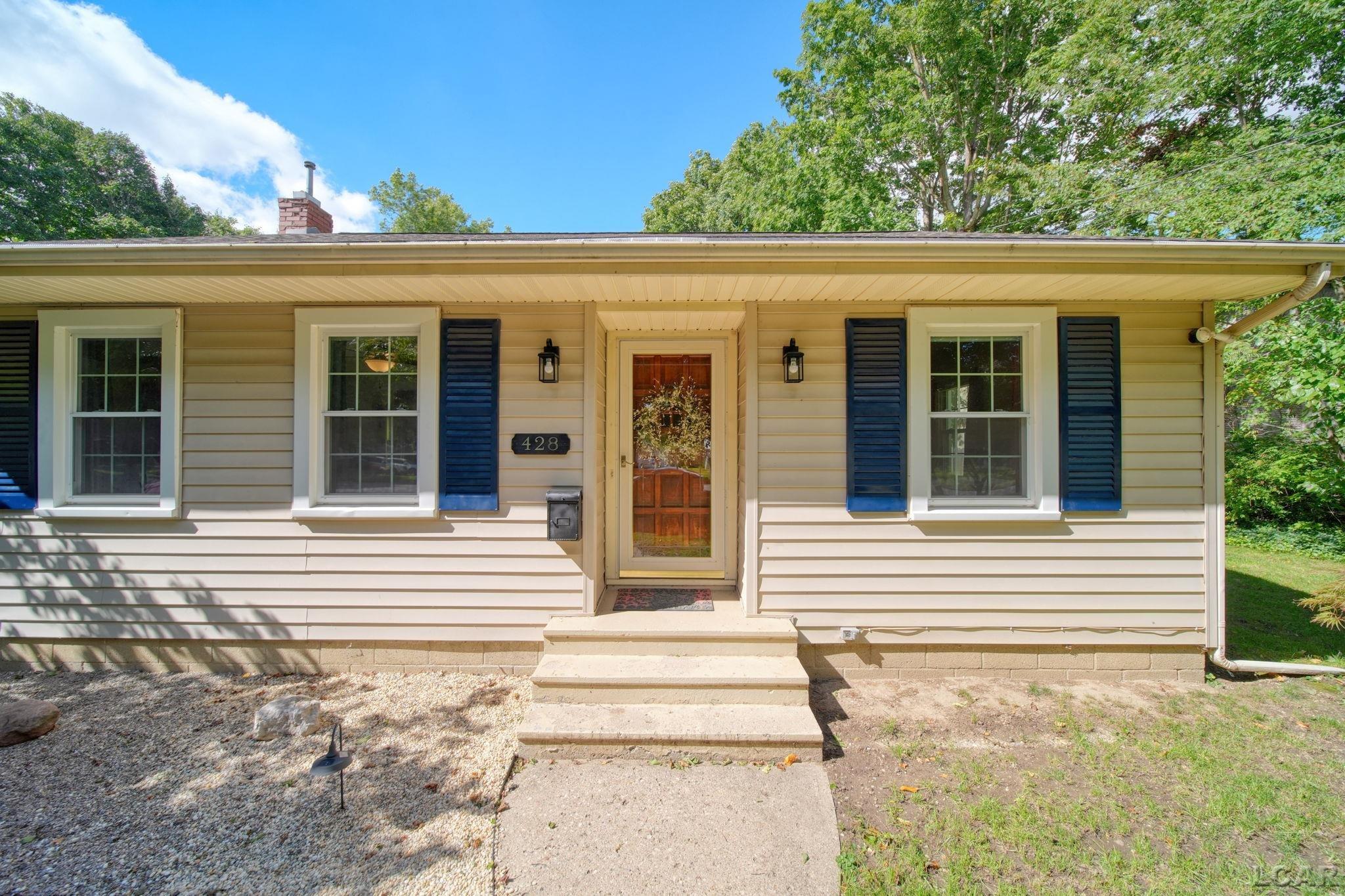 Photo 2 of Single family home for sale at 428 S Madison St, Adrian, MI 49221 | MLS# 56050223041 | Listing updated on 2026-09-29