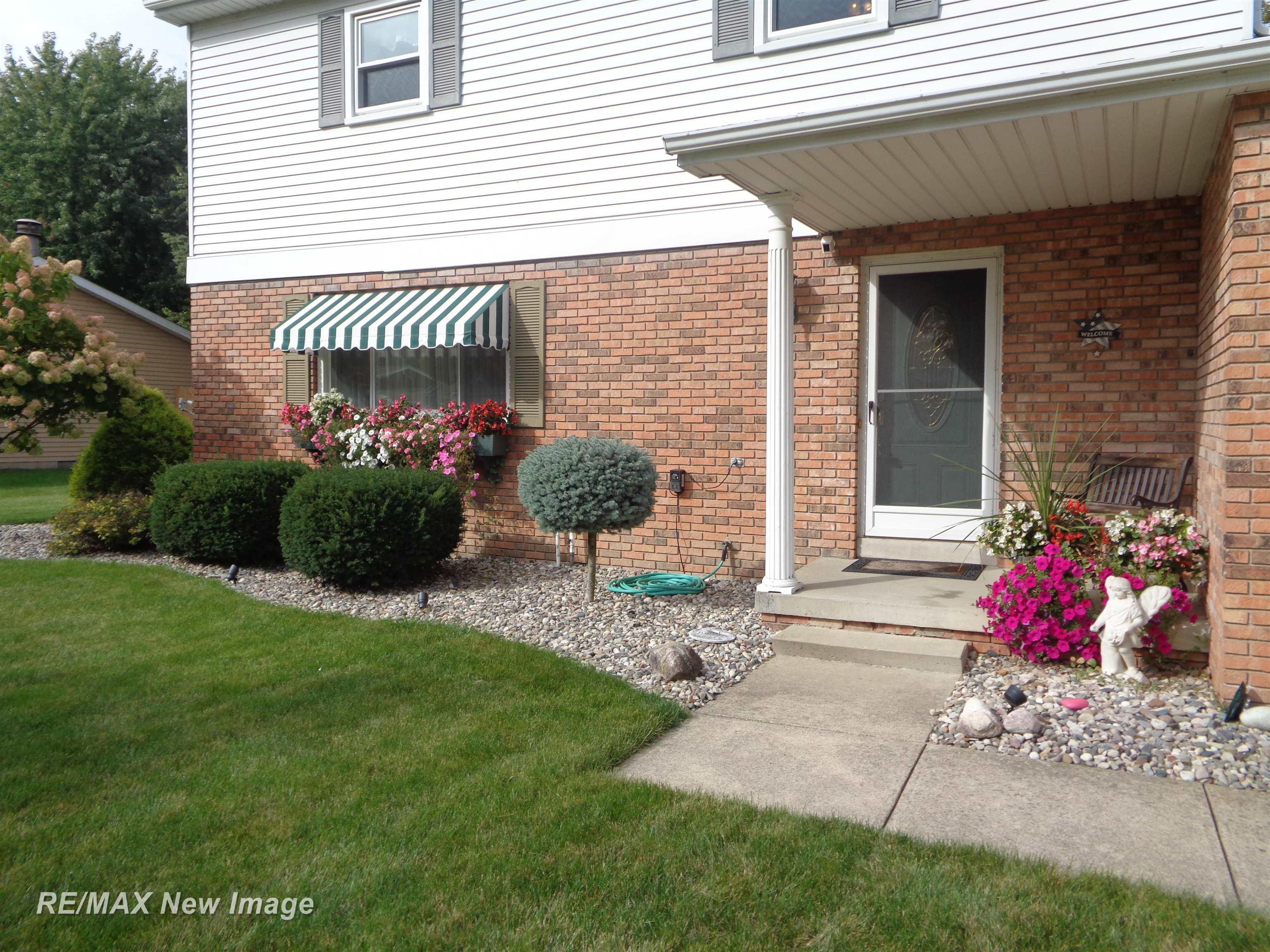 Photo 2 of Single family home for sale at 3185 Columbine Dr, Saginaw, MI 48603 | MLS# 61050223049 | Listing updated on 2026-09-29