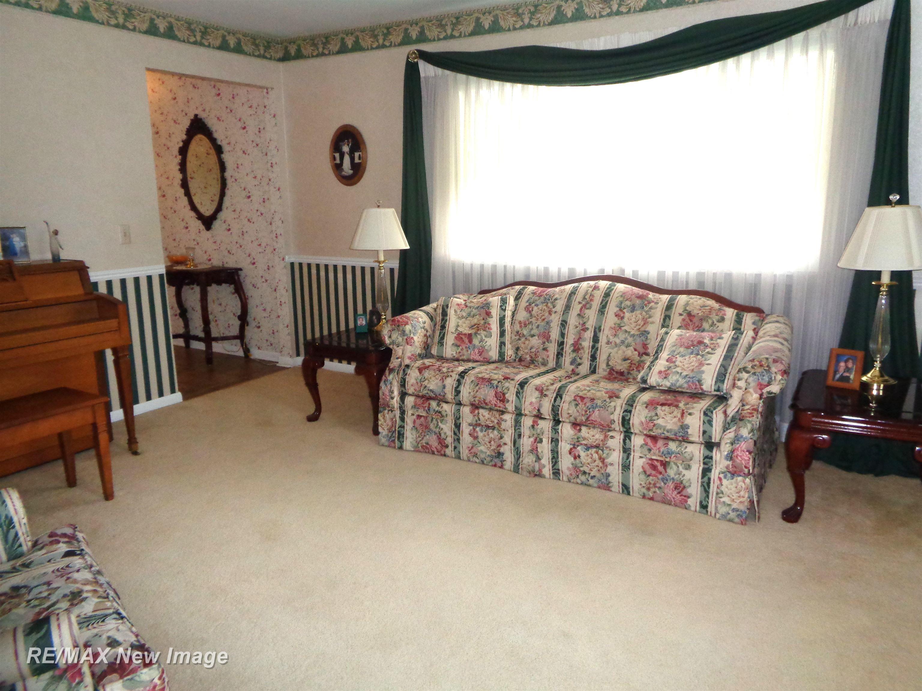 Photo 3 of Single family home for sale at 3185 Columbine Dr, Saginaw, MI 48603 | MLS# 61050223049 | Listing updated on 2026-09-29