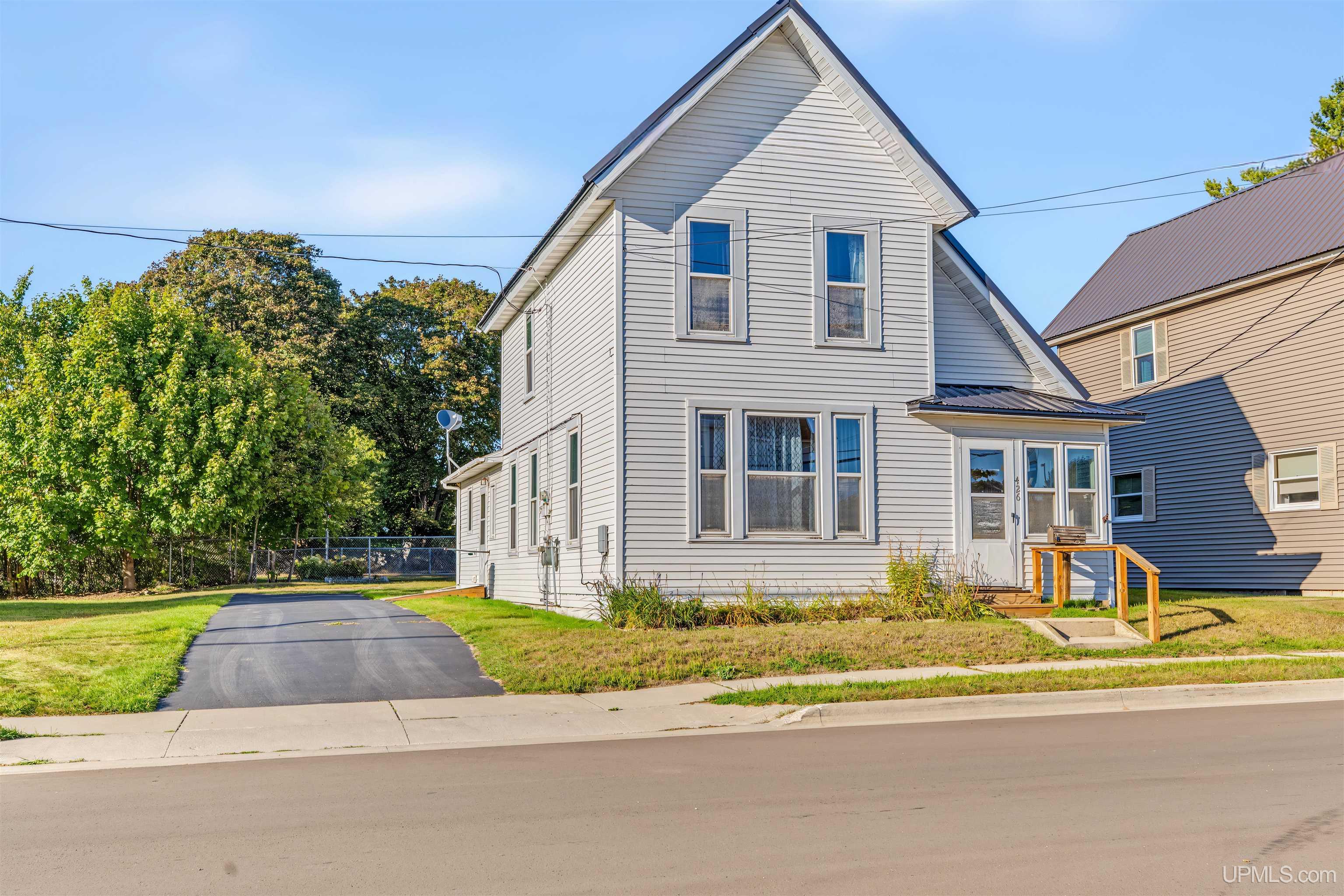 Single family home for sale at 426 Oak St, Manistique, MI 49854 | MLS# 50223085