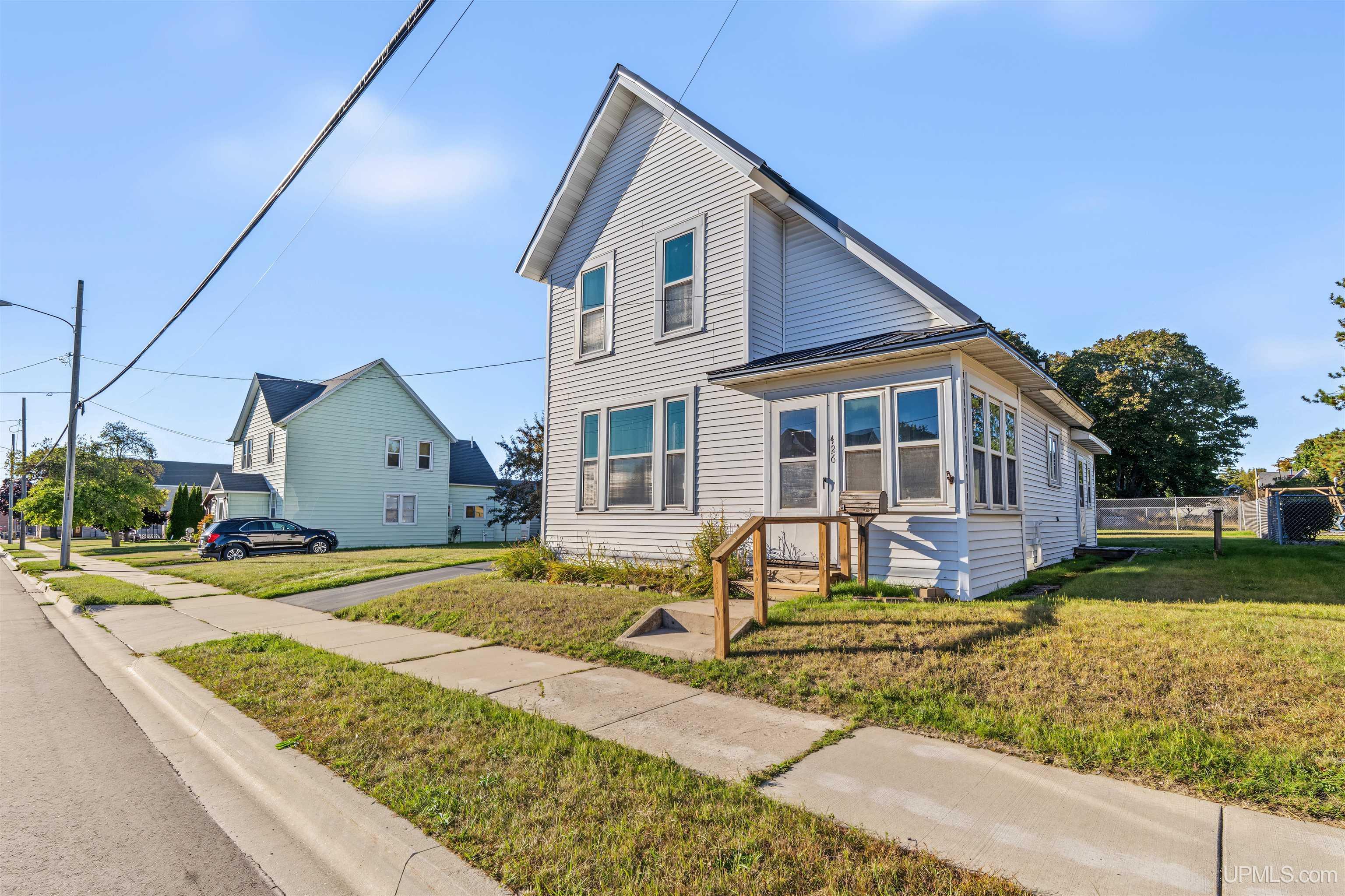 Photo 1 of Single family home for sale at 426 Oak St, Manistique, MI 49854 | MLS# 50223085 | Listing updated on 2026-09-30