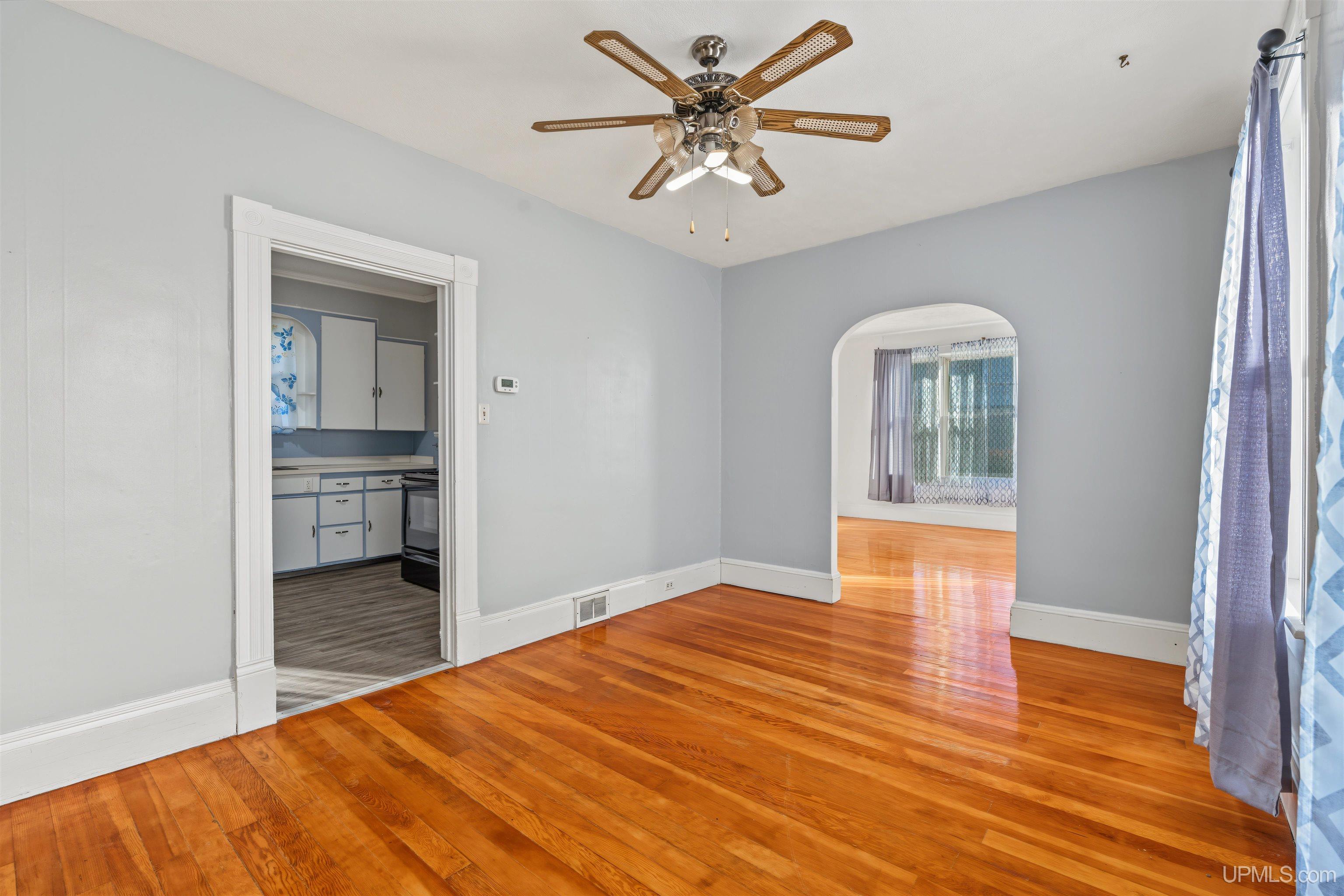 Photo 3 of Single family home for sale at 426 Oak St, Manistique, MI 49854 | MLS# 50223085 | Listing updated on 2026-09-30