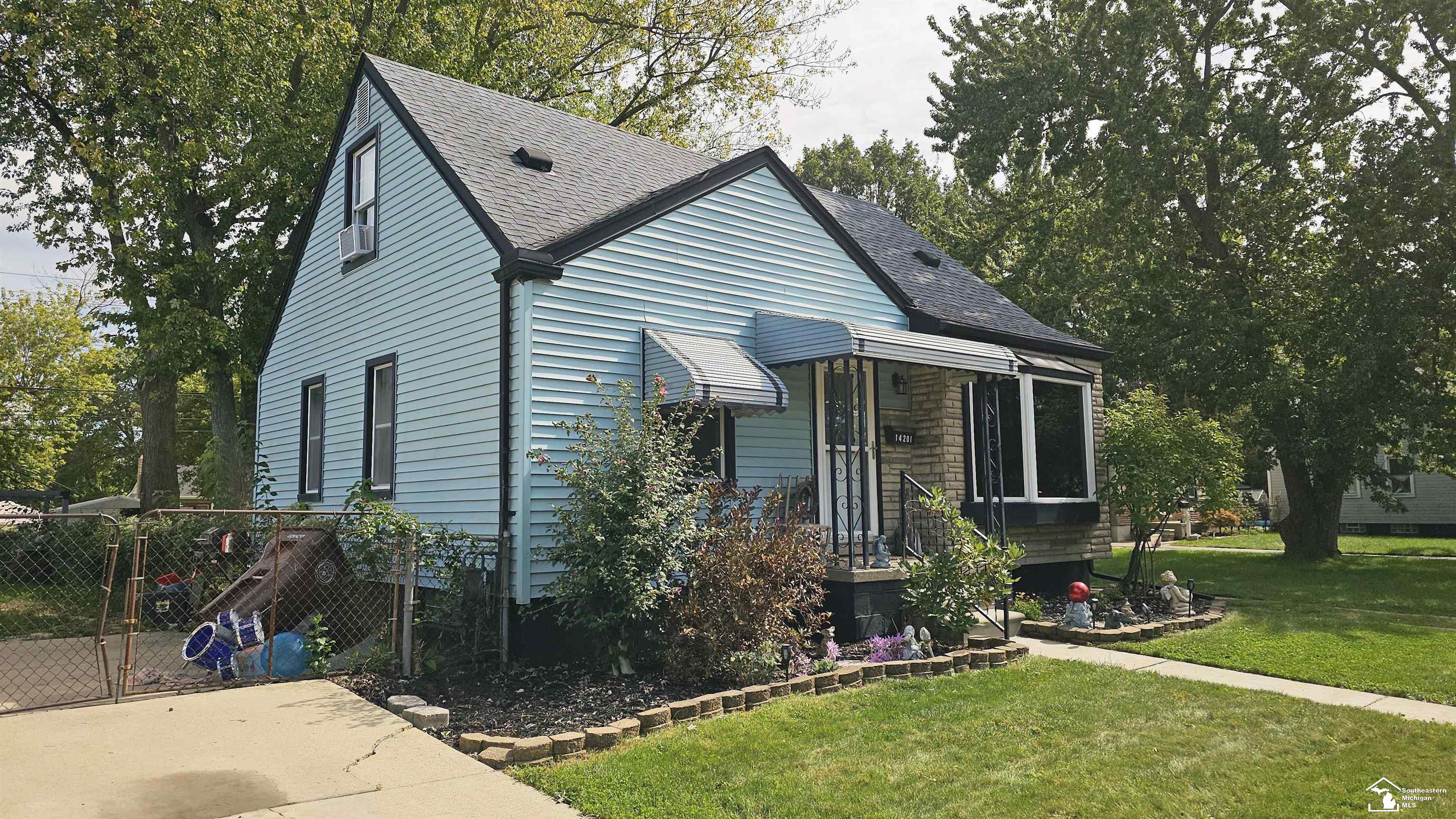 Photo 2 of Single family home for sale at 14201 Poplar St, Southgate, MI 48195 | MLS# 57050223087 | Listing updated on 2026-10-05