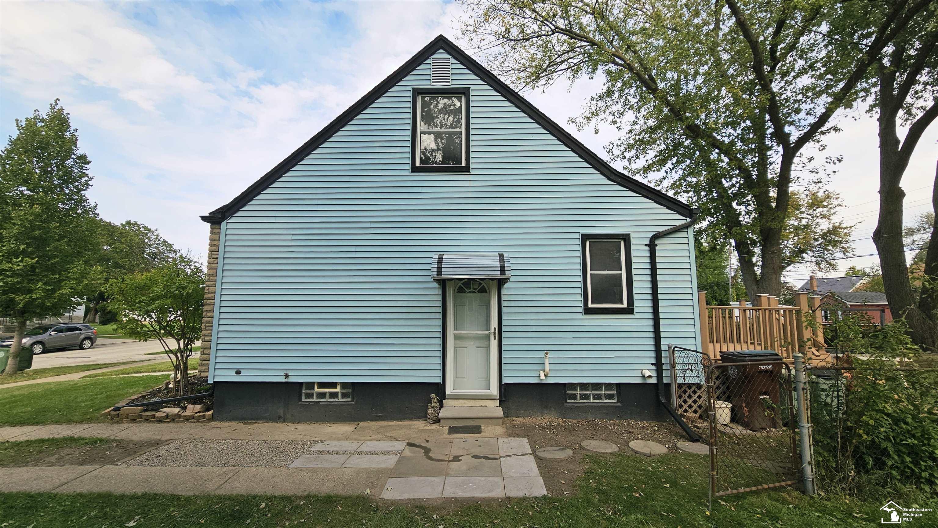 Photo 3 of Single family home for sale at 14201 Poplar St, Southgate, MI 48195 | MLS# 57050223087 | Listing updated on 2026-10-05