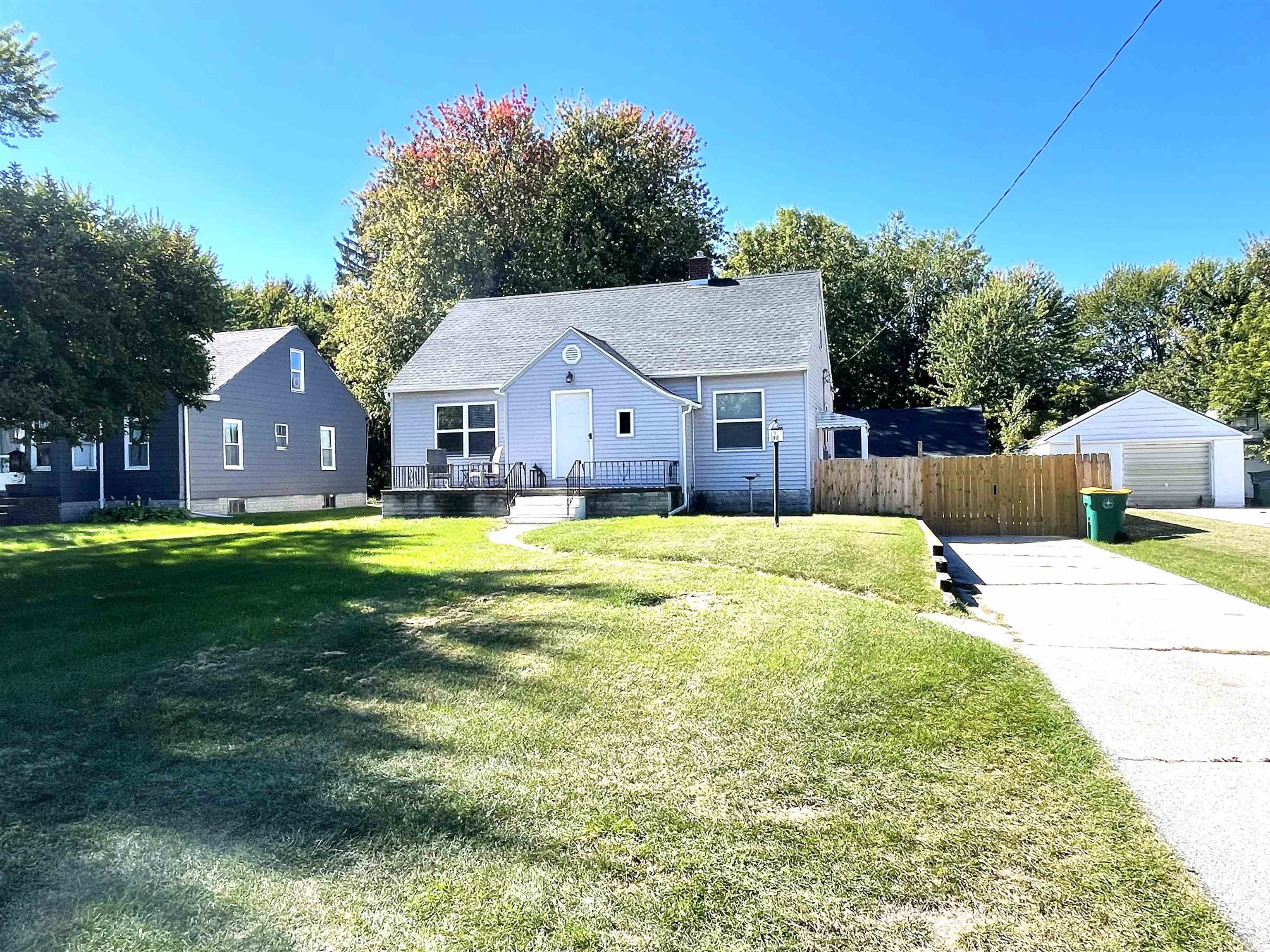 Photo 2 of Single family home for sale at 287 State Park Dr, Bay City, MI 48706 | MLS# 50223100 | Listing updated on 2026-09-29