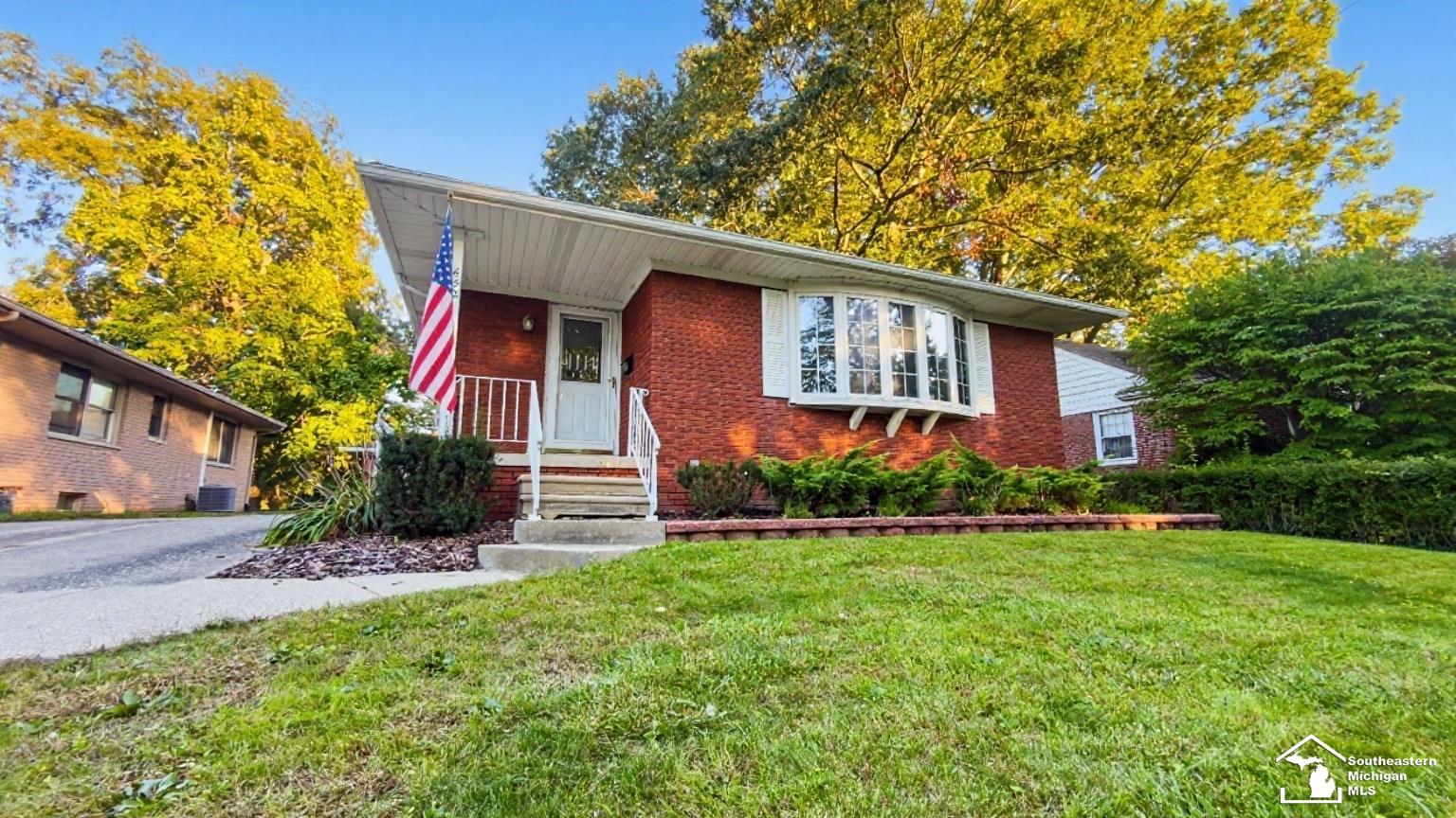 Photo 3 of Single family home for sale at 652 Godfroy Ave, Monroe, MI 48162 | MLS# 57050223145 | Listing updated on 2026-10-05