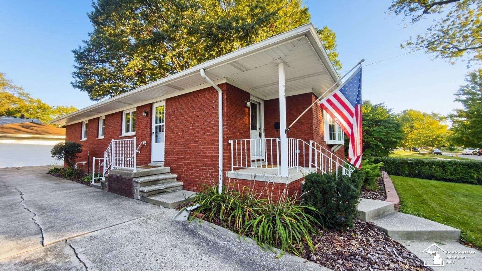 Photo 4 of Single family home for sale at 652 Godfroy Ave, Monroe, MI 48162 | MLS# 57050223145 | Listing updated on 2026-10-05