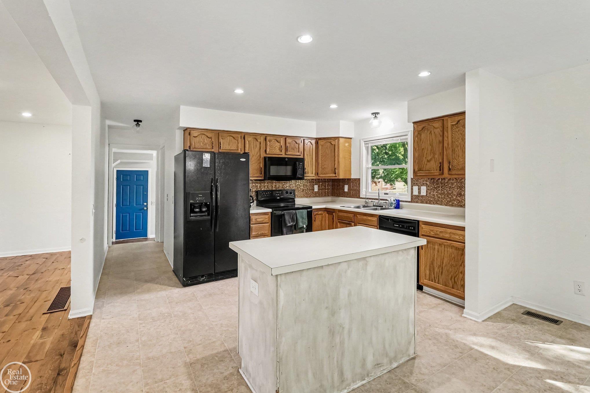 Photo 2 of Single family home for sale at 1090 Thayer Rd, Ortonville, MI 48462 | MLS# 58050223149 | Listing updated on 2026-10-05
