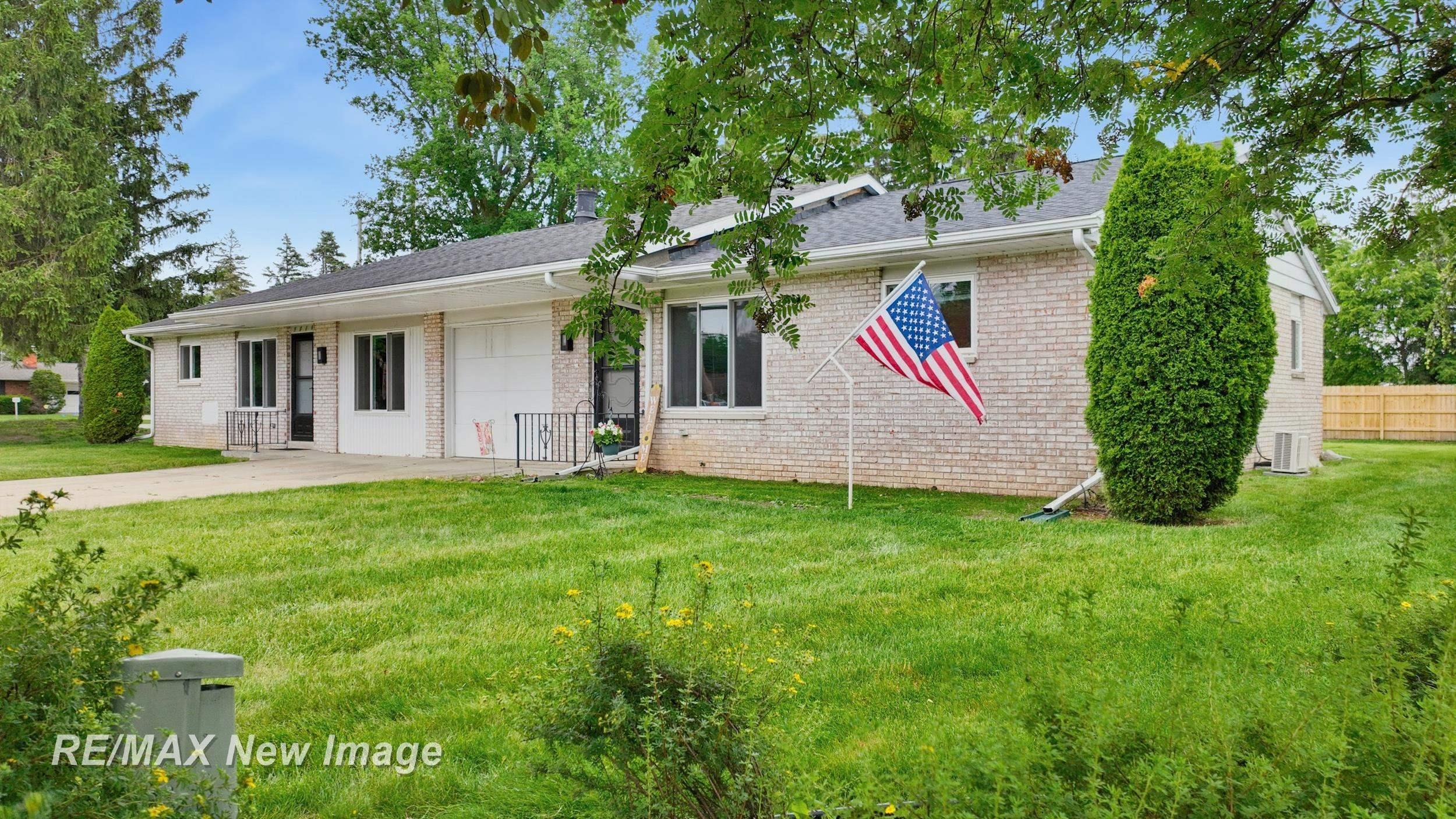 Photo 3 of Multi family home for sale at 5019 Glenfield Dr, Saginaw, MI 48638 | MLS# 61050223190 | Listing updated on 2026-09-28