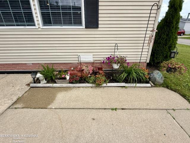 Photo 3 of Single family home for sale at 52211 Landsdowne Cir, Chesterfield, MI 48051 | MLS# 58050223196 | Listing updated on 2026-09-30