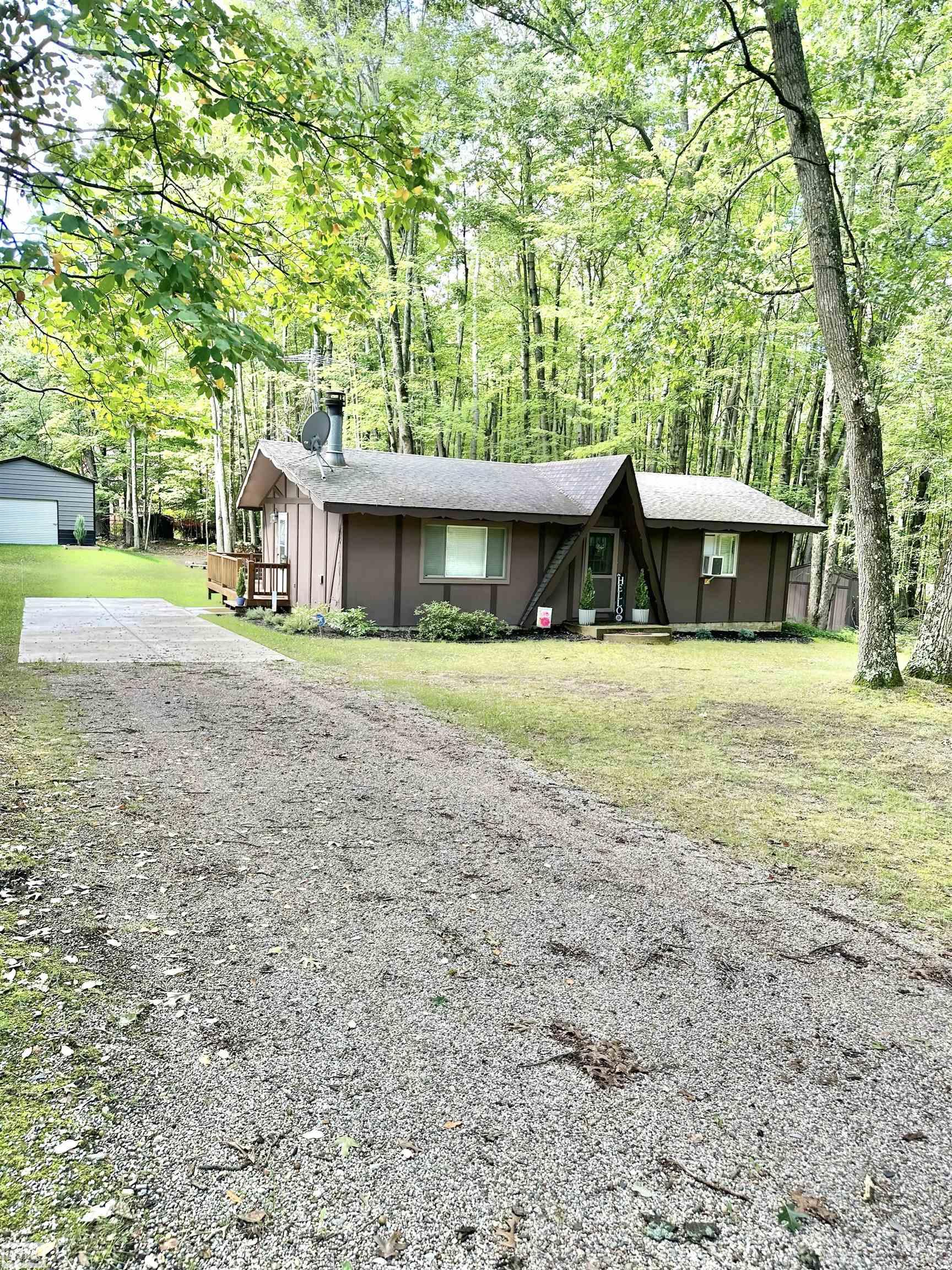 Photo 3 of Single family home for sale at 2191 Hemlock Ln, Farwell, MI 48622 | MLS# 58050223197 | Listing updated on 2026-09-29