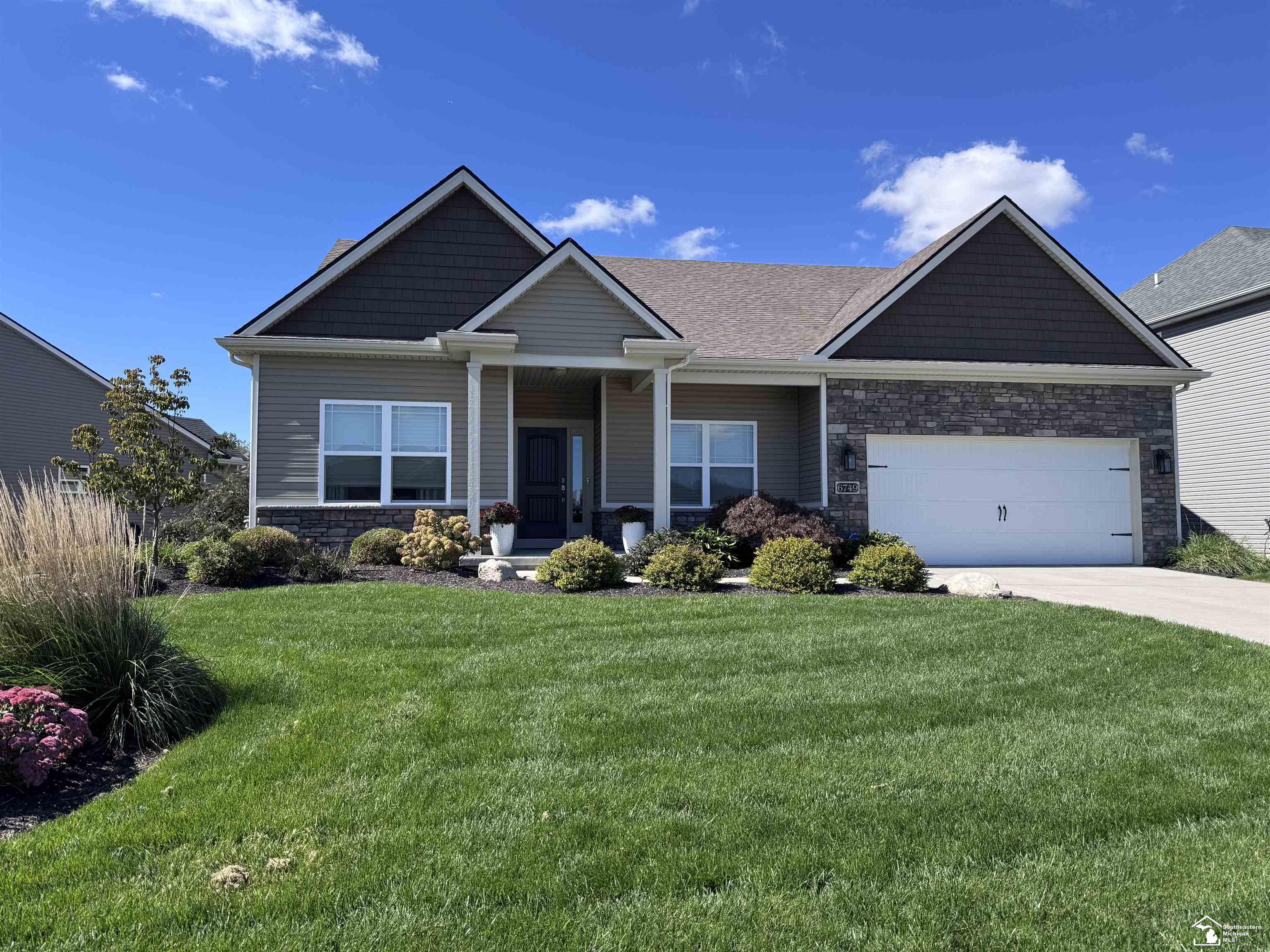 Photo 1 of Sale Pending at 6749 N Summerway Ct, Lambertville, MI 48144 | MLS# 57050223211 | Listing updated on 2026-10-06