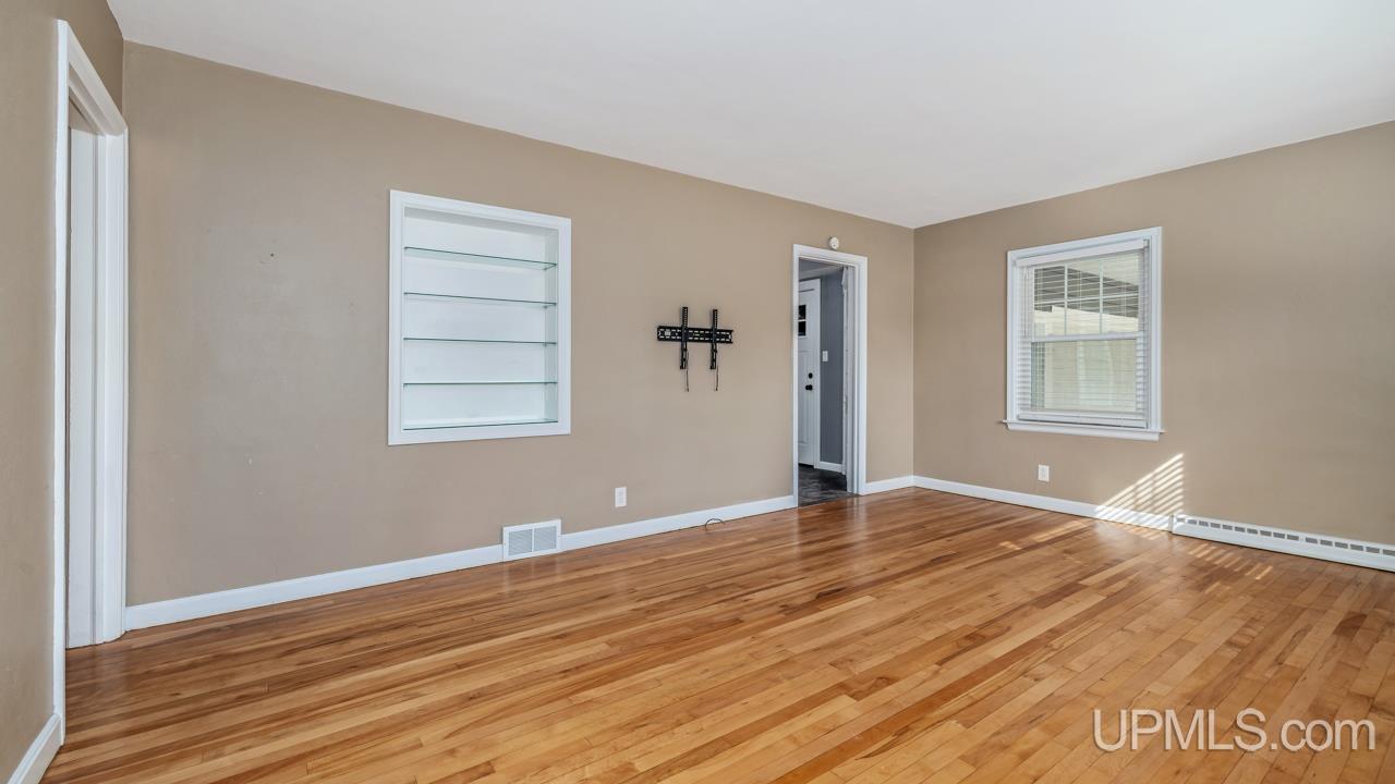 Photo 3 of Sale Pending at 510 W A St, Iron Mountain, MI 49801 | MLS# 50223231 | Listing updated on 2026-10-01
