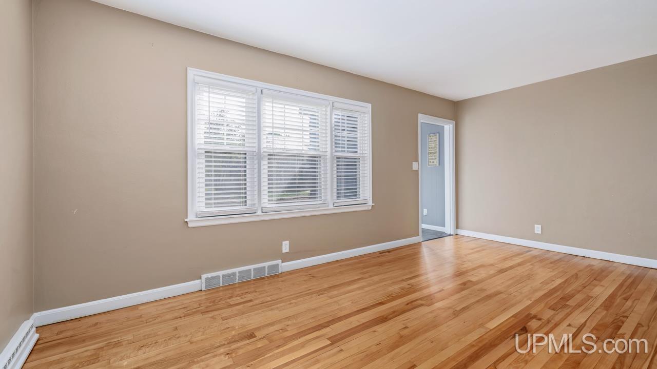 Photo 4 of Sale Pending at 510 W A St, Iron Mountain, MI 49801 | MLS# 50223231 | Listing updated on 2026-10-01