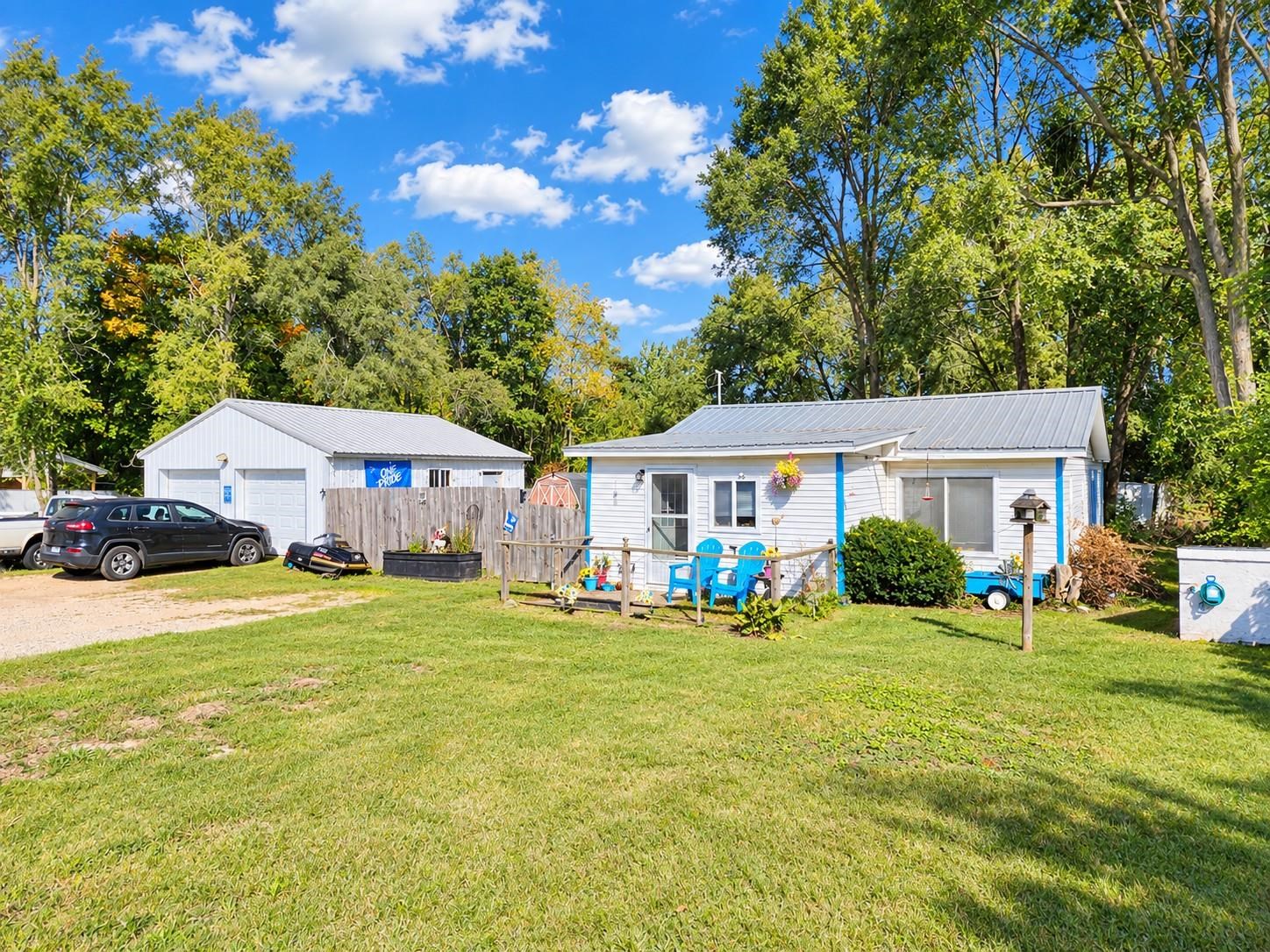 Photo 1 of Single family home for sale at 640 W Surrey Rd, Farwell, MI 48622 | MLS# 50223238 | Listing updated on 2026-09-28