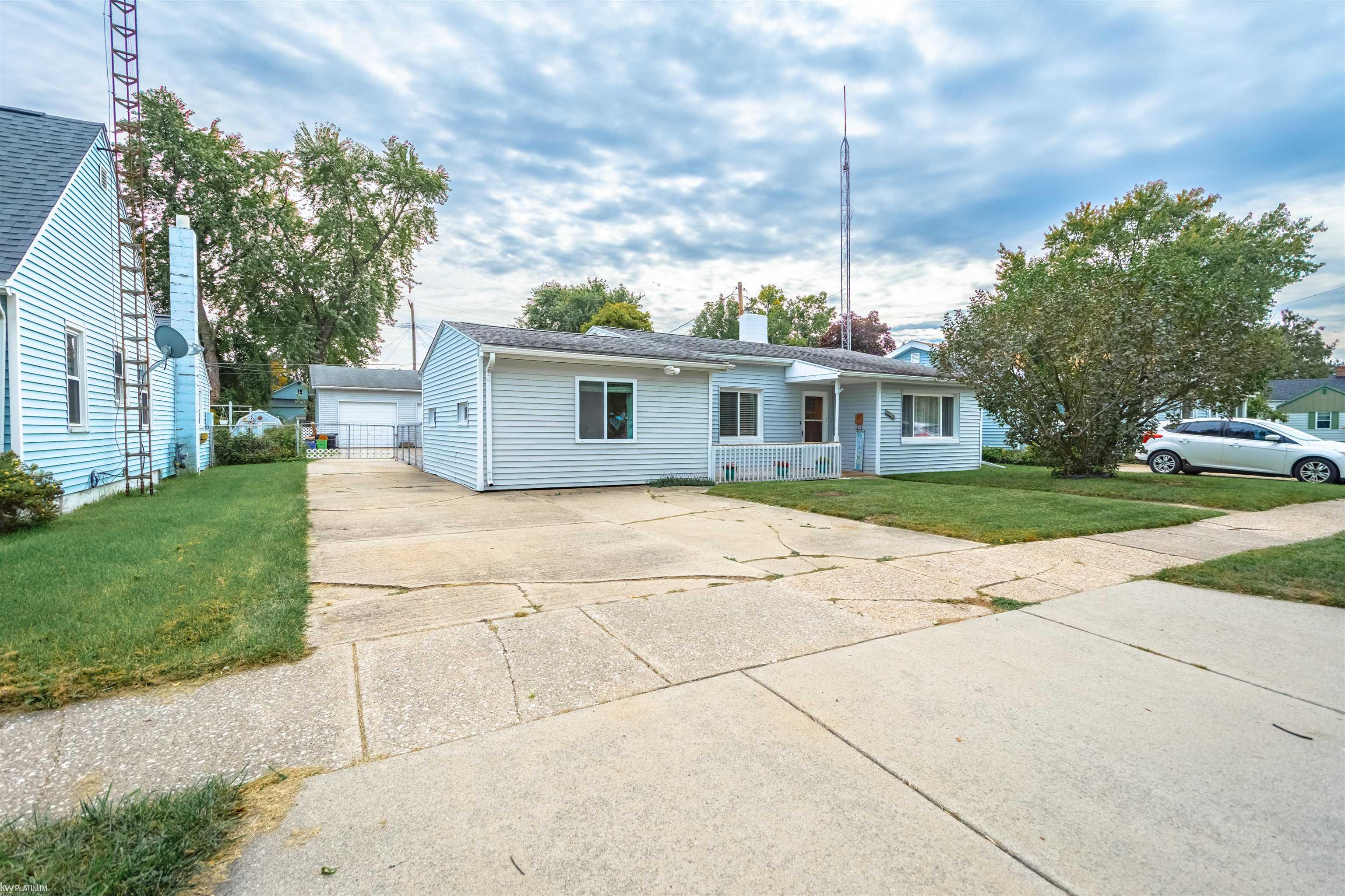 Photo 2 of Single family home for sale at 1730 Jenks St, Port Huron, MI 48060 | MLS# 58050223241 | Listing updated on 2026-09-29