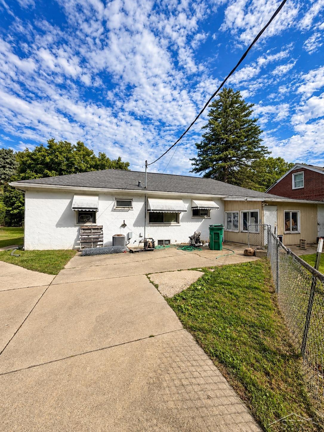 Photo 4 of Single family home for sale at 1909 Aurelius Rd, Holt, MI 48842 | MLS# 61050223256 | Listing updated on 2026-09-29