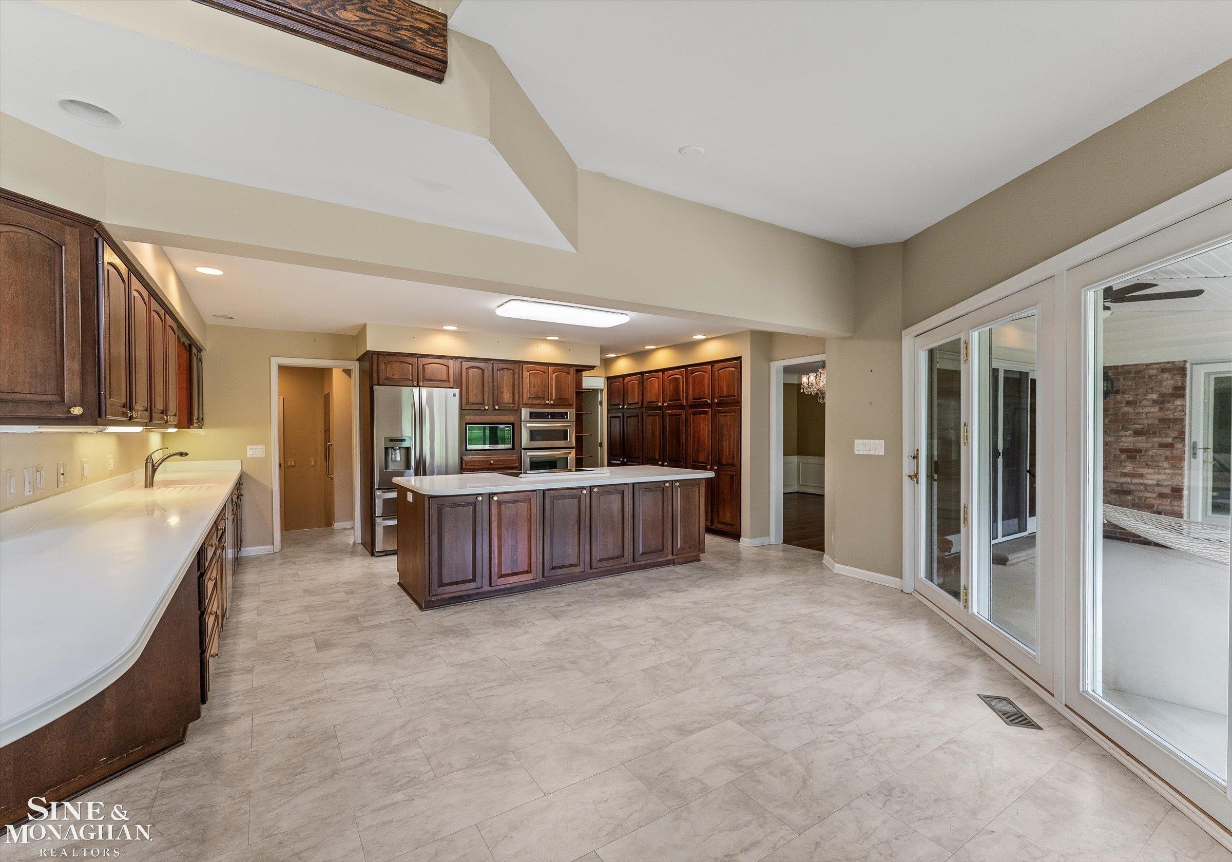 Photo 3 of Mansion for sale at 376 Chalfonte Ave, Grosse Pointe Farms, MI 48236 | MLS# 58050223264 | Listing updated on 2026-09-29