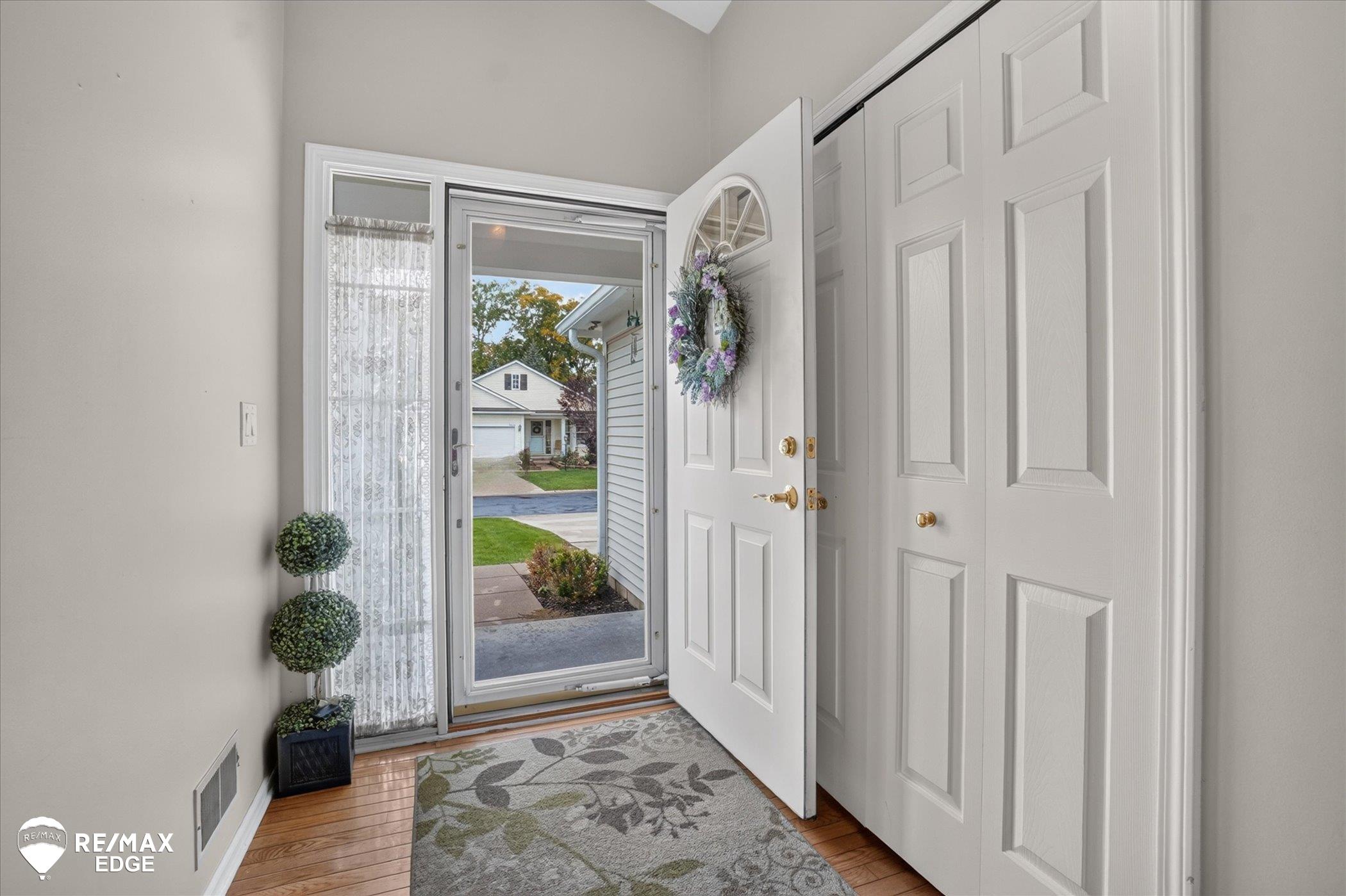 Photo 3 of Condo for sale at 5219 Sandalwood Cir, Grand Blanc, MI 48439 | MLS# 5050223270 | Listing updated on 2026-10-02