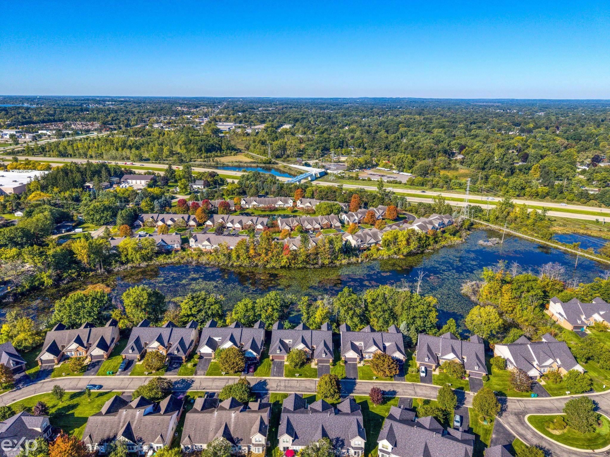 Listing Photo 5 - Condo for sale in building located at 1862 Treyborne Cir, Walled Lake, MI 48390