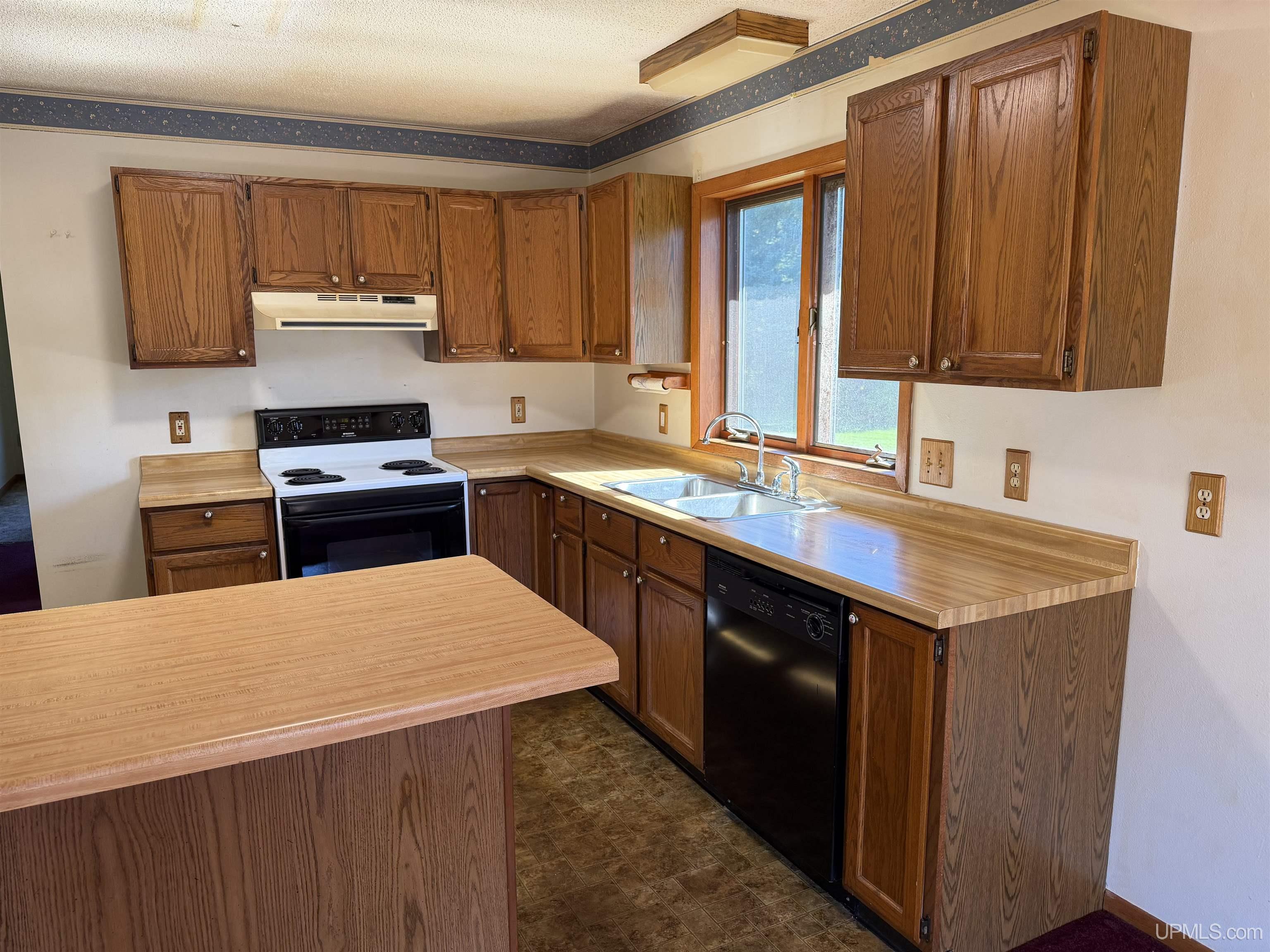 Photo 4 of Sale Pending at 608 Neidhold Ave, Wakefield, MI 49968 | MLS# 50223286 | Listing updated on 2026-09-30