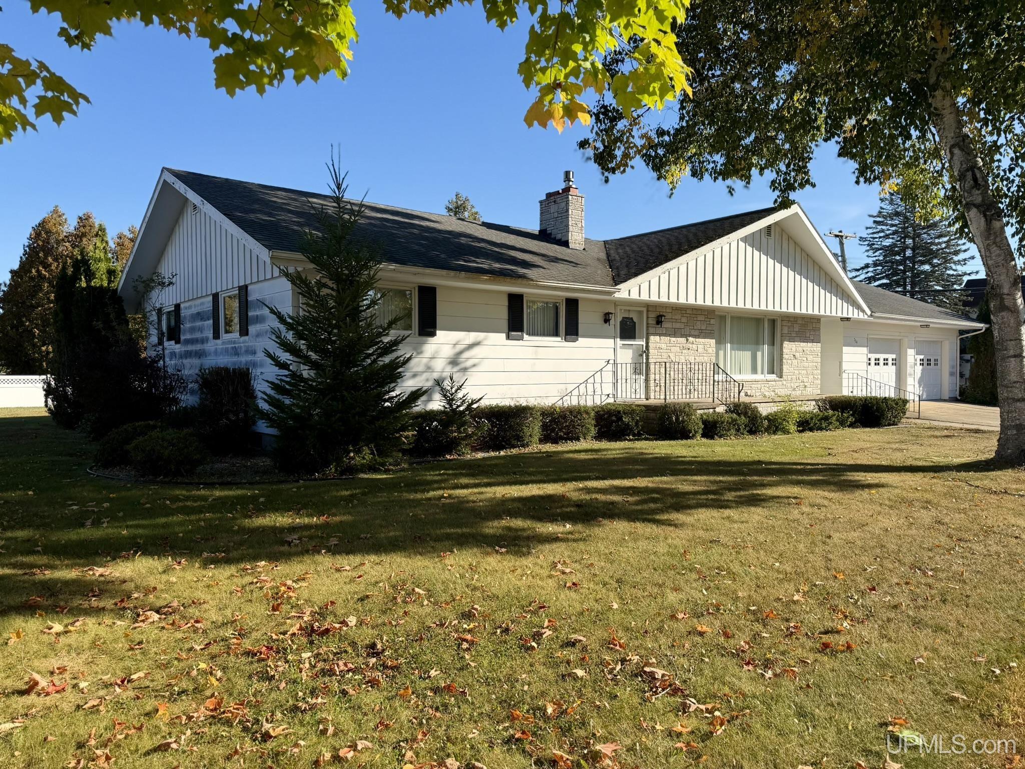 Single family home for sale at 734 Oak St, Manistique, MI 49854 | MLS# 50223302