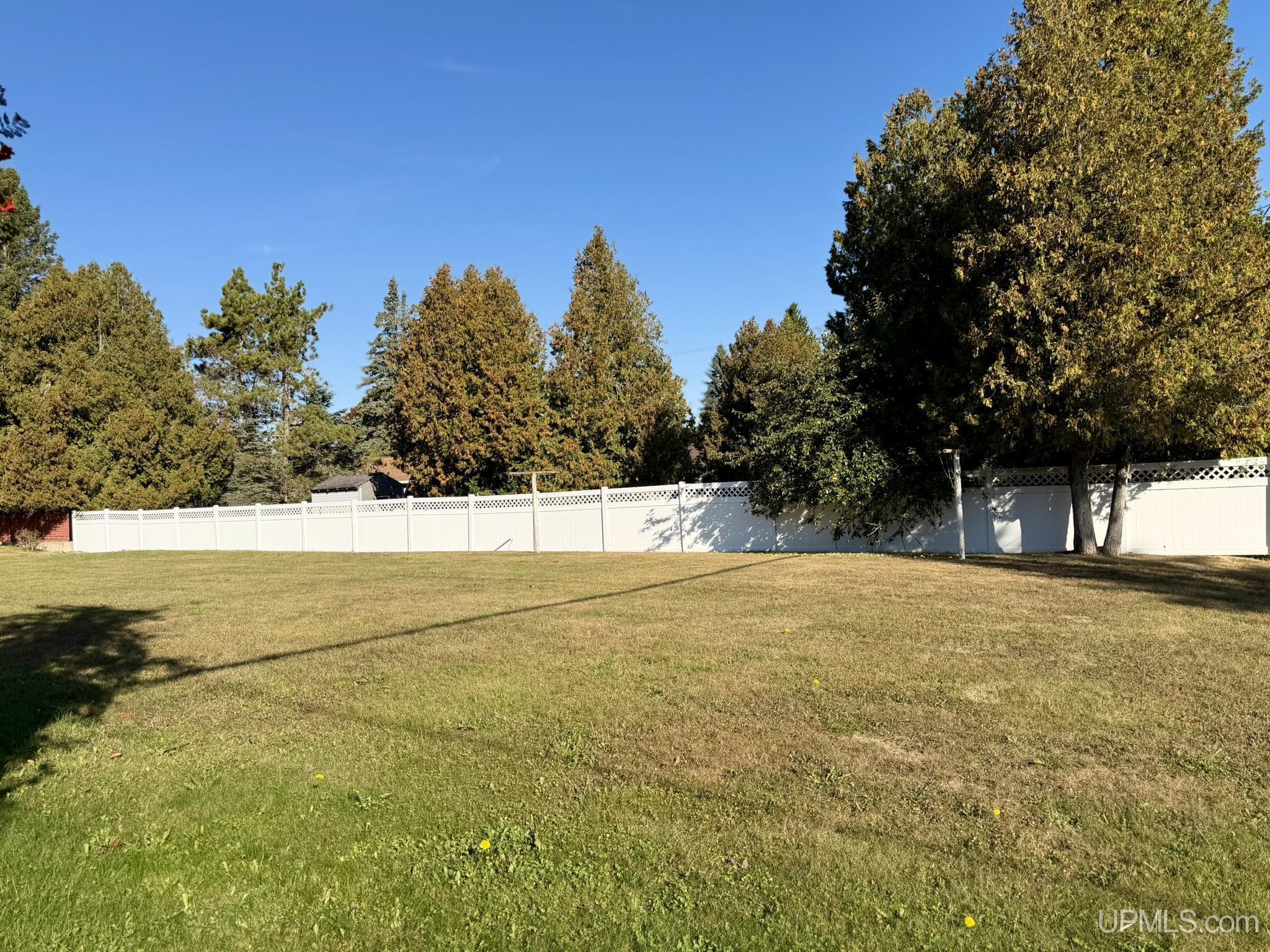 Photo 2 of Single family home for sale at 734 Oak St, Manistique, MI 49854 | MLS# 50223302 | Listing updated on 2026-09-29