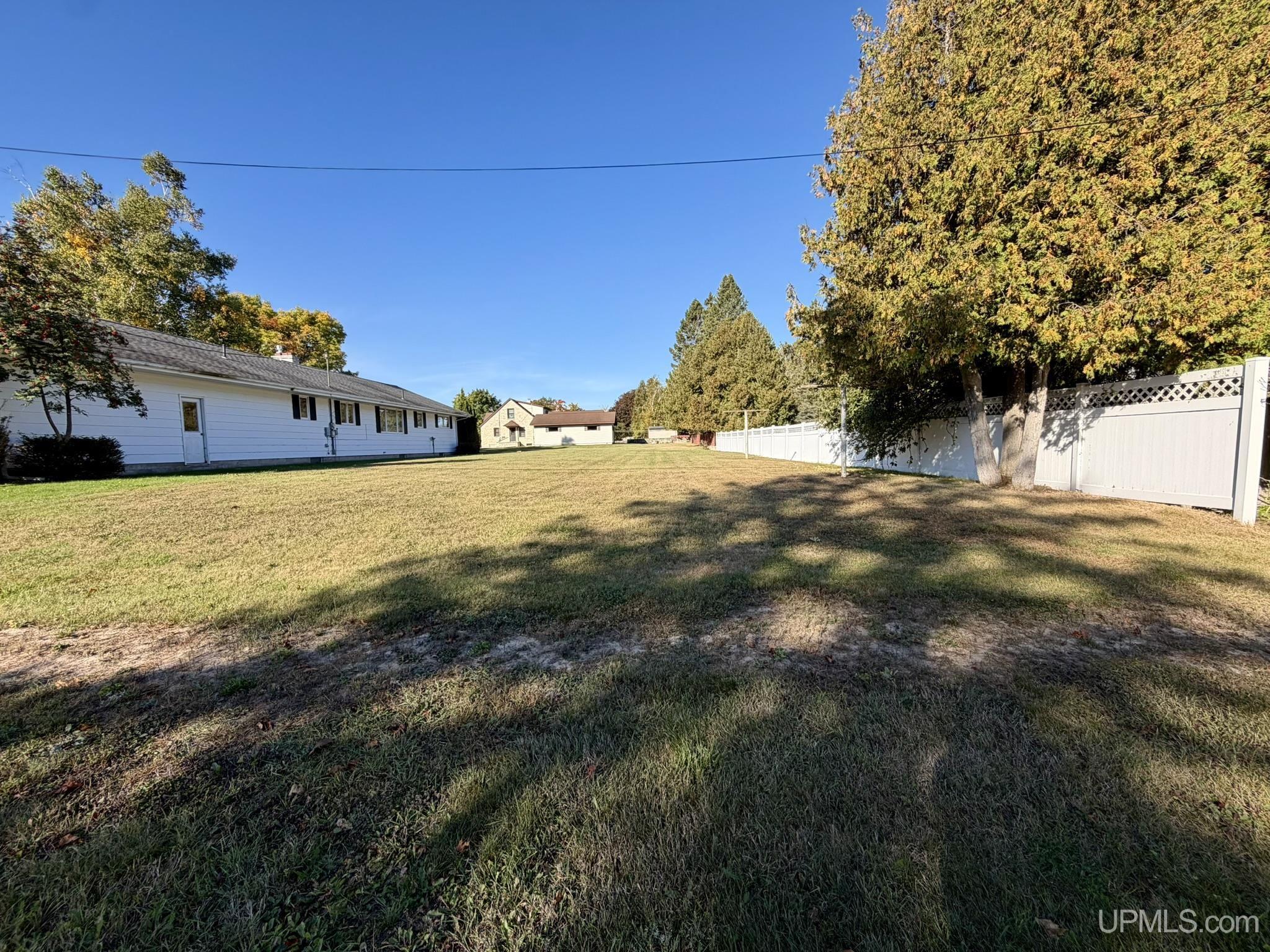 Photo 3 of Single family home for sale at 734 Oak St, Manistique, MI 49854 | MLS# 50223302 | Listing updated on 2026-09-29