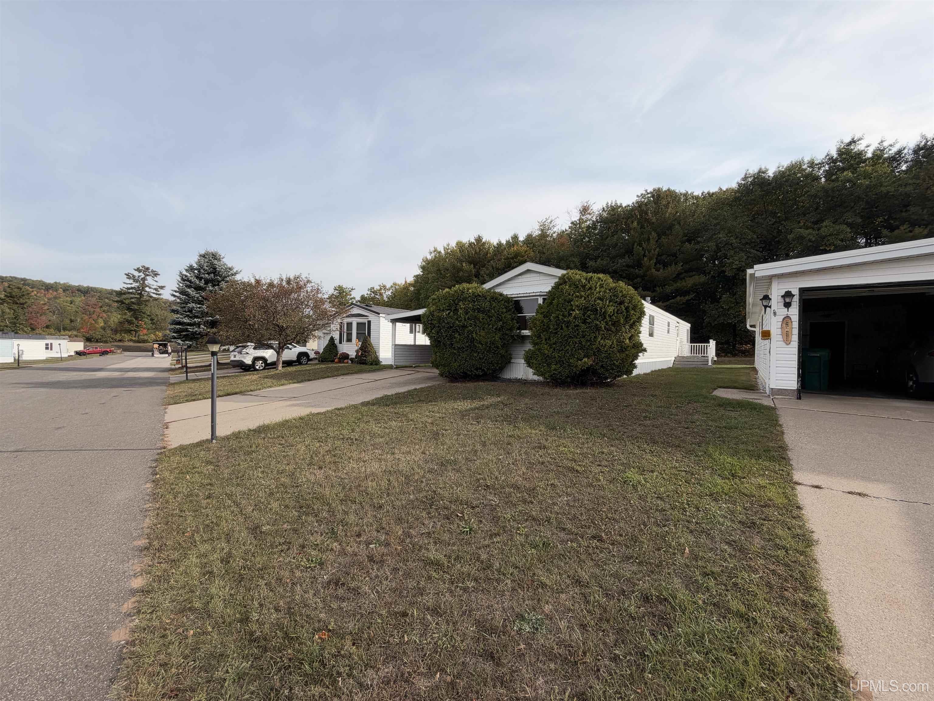 Photo 2 of Manufactured home for sale at W8007 Us 141/2 Hwy, Iron Mountain, MI 49801 | MLS# 50223303 | Listing updated on 2026-09-29