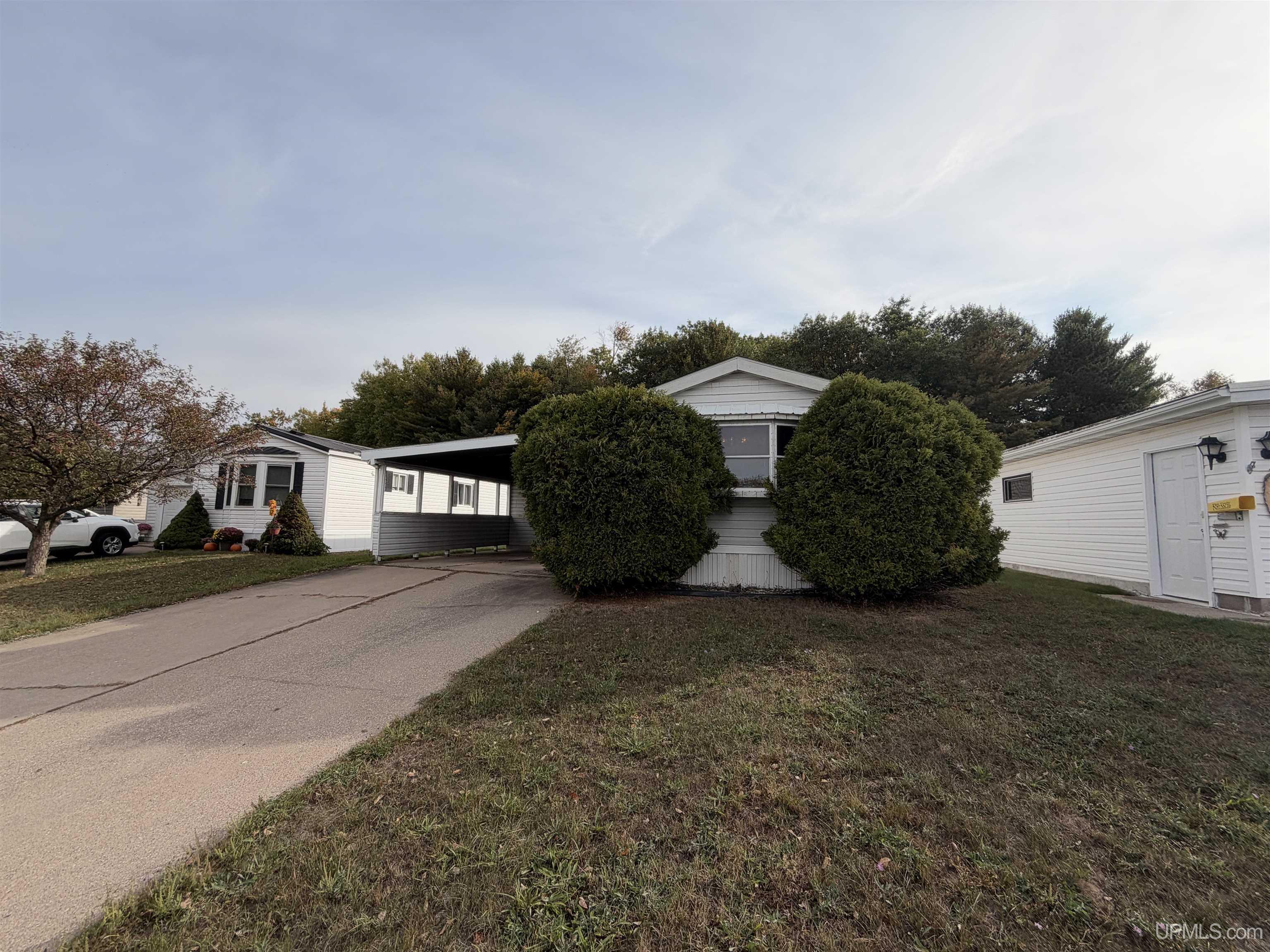 Photo 3 of Manufactured home for sale at W8007 Us 141/2 Hwy, Iron Mountain, MI 49801 | MLS# 50223303 | Listing updated on 2026-09-29