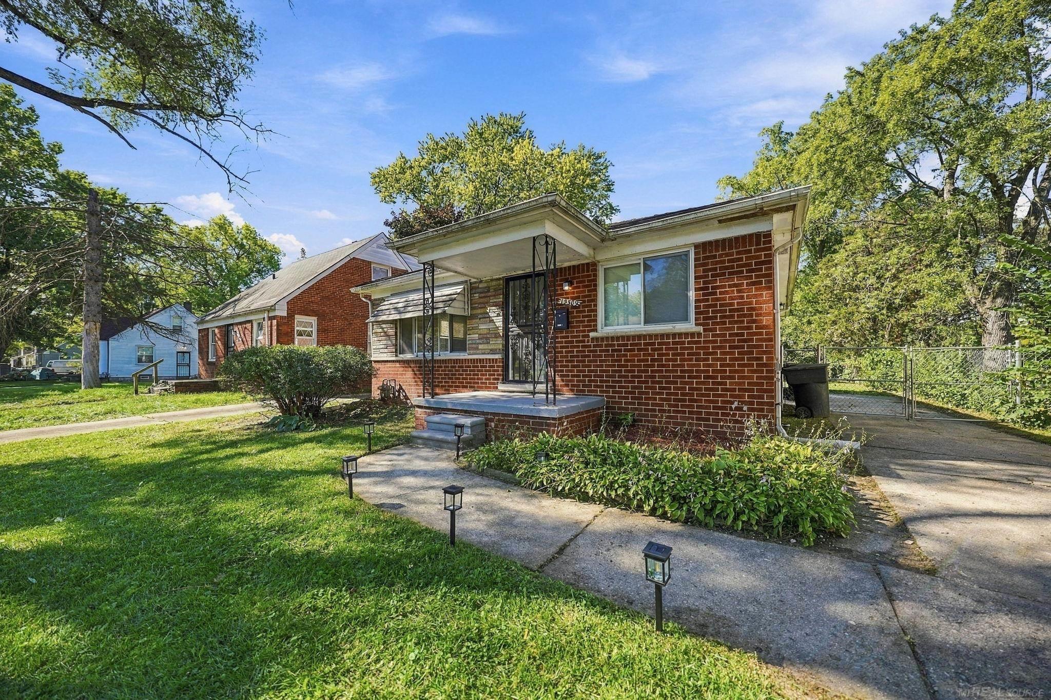 Photo 3 of Single family home for sale at 15509 Fielding St, Detroit, MI 48223 | MLS# 58050223307 | Listing updated on 2026-10-02