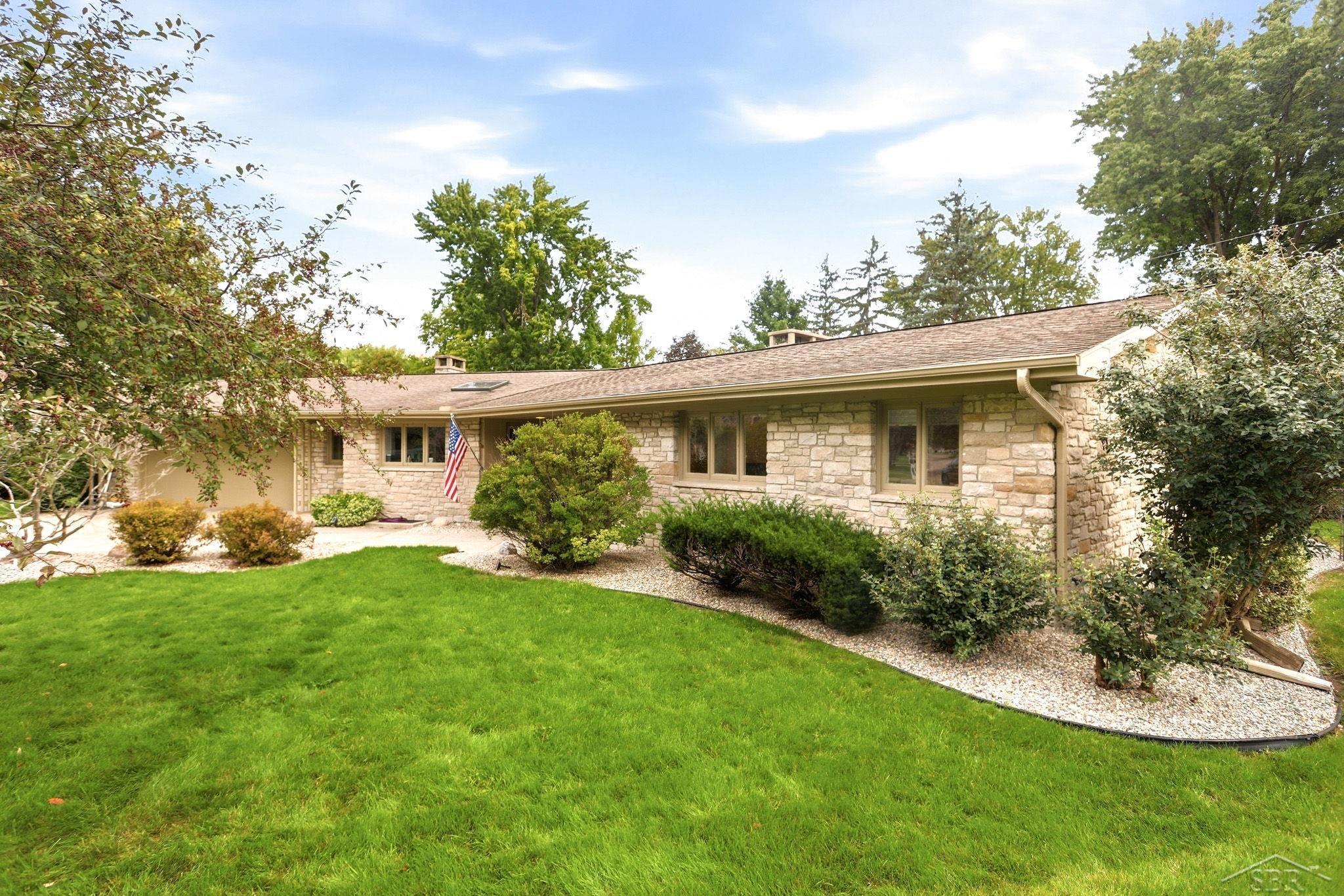 Photo 3 of Single family home for sale at 810 Fairway Dr, Saginaw, MI 48638 | MLS# 61050223312 | Listing updated on 2026-10-03
